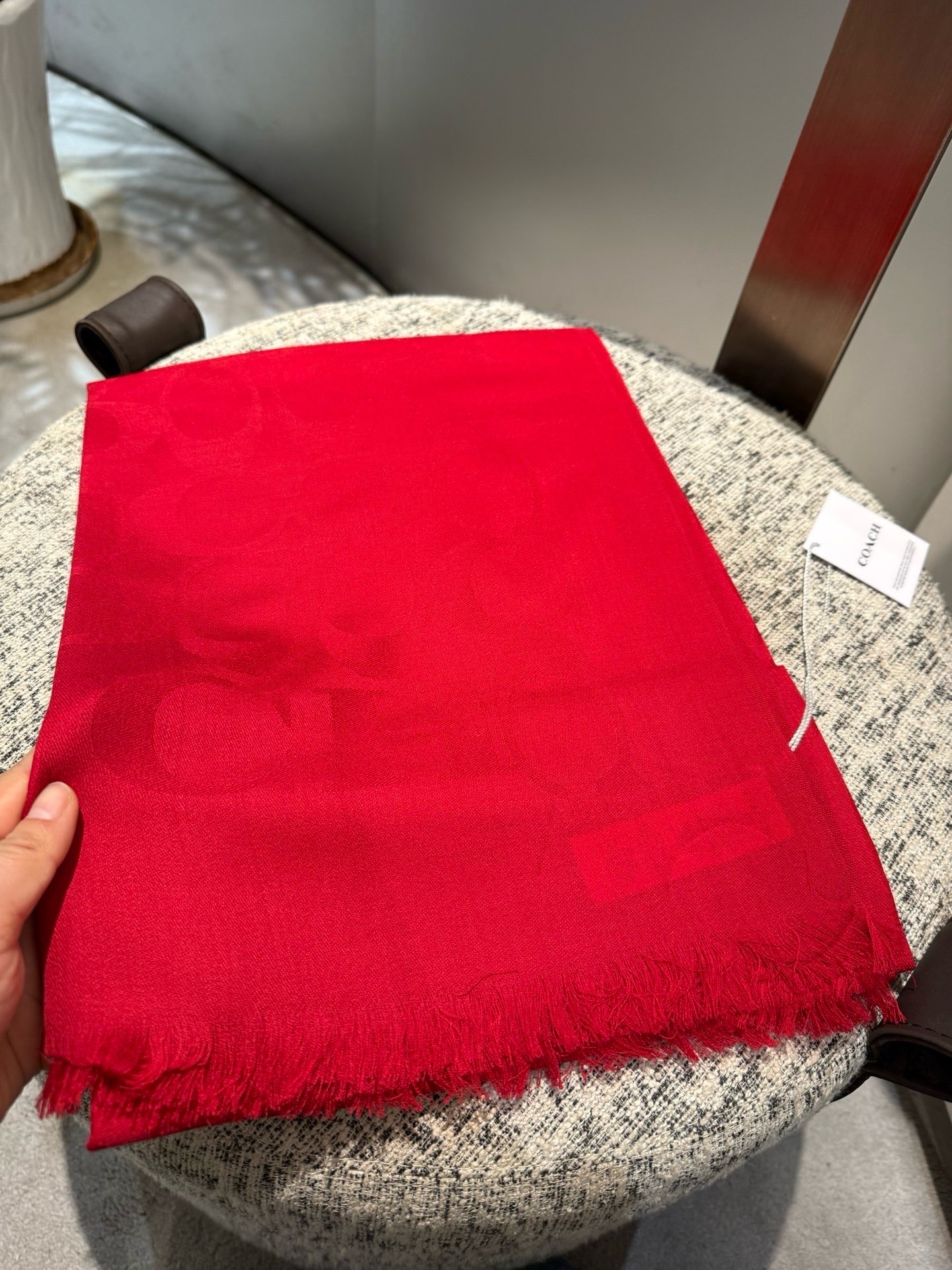 PCoach经典款围巾/大披肩。每个颜色都好看!超级舒适的款，大气奢华，中等厚度，可做披肩，办公室冷气足