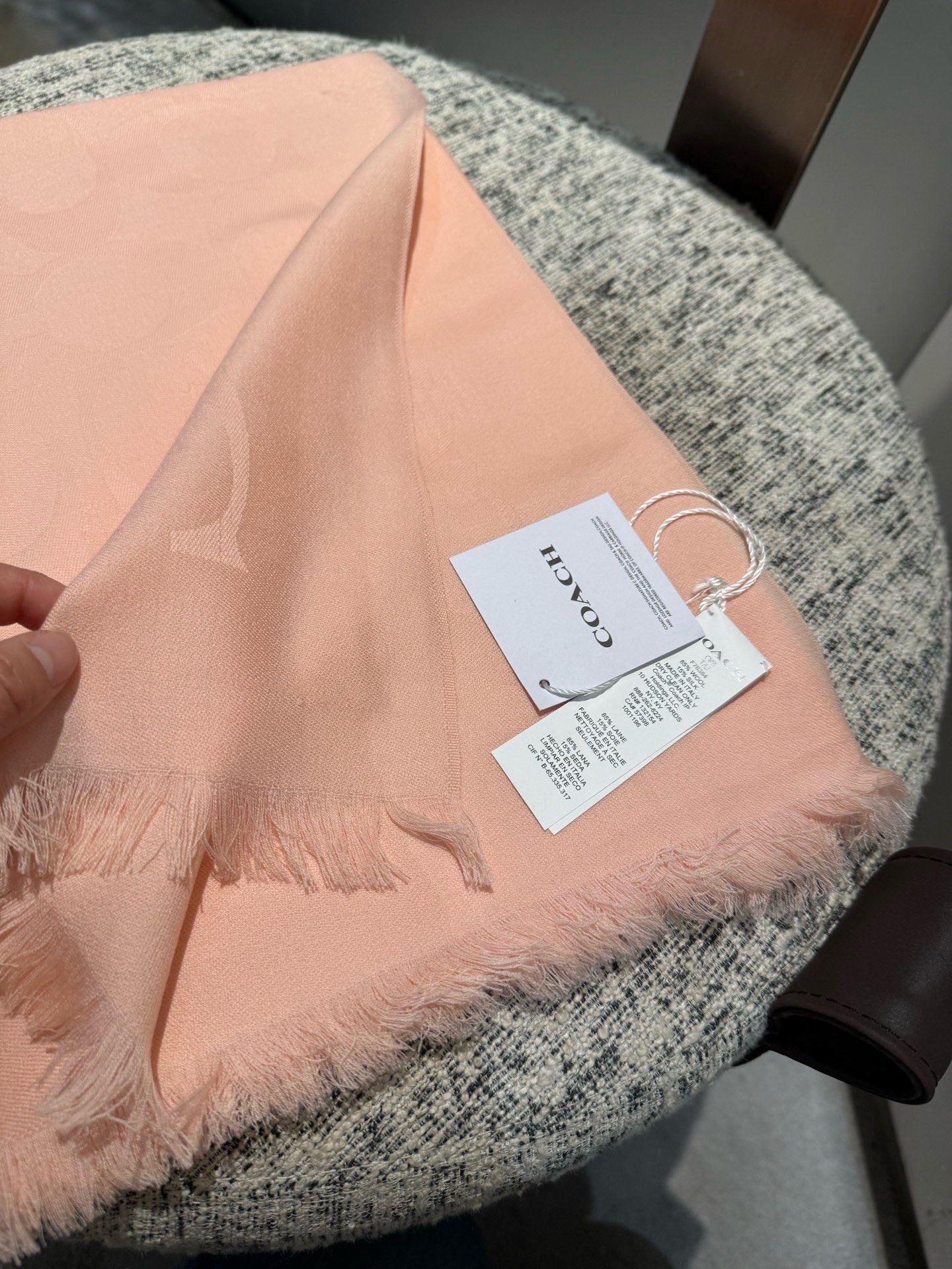 PCoach经典款围巾/大披肩。每个颜色都好看!超级舒适的款，大气奢华，中等厚度，可做披肩，办公室冷气足