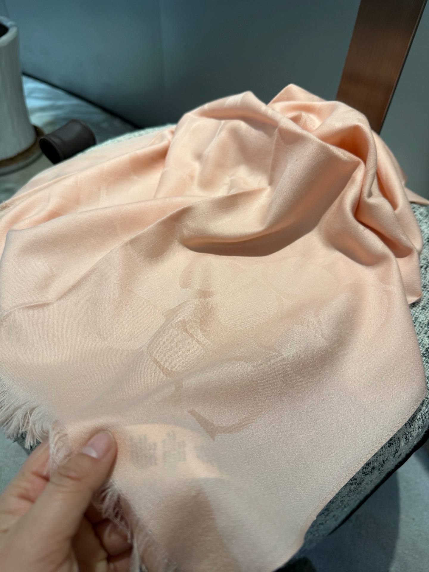 PCoach经典款围巾/大披肩。每个颜色都好看!超级舒适的款，大气奢华，中等厚度，可做披肩，办公室冷气足