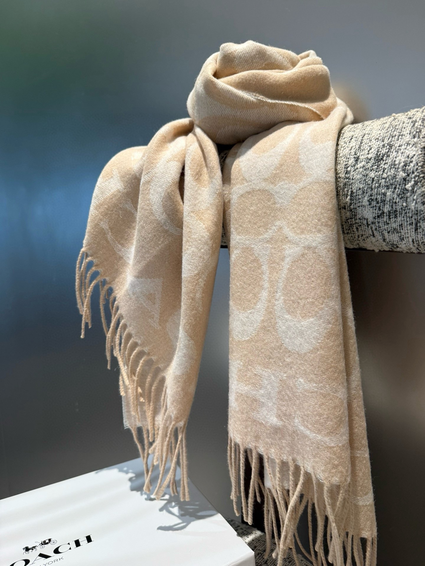 P蔻驰 2025年新款到！Coach爆款！三色披肩也太好看了吧！不仅有颜值还有品质，97%羊毛+3%羊绒