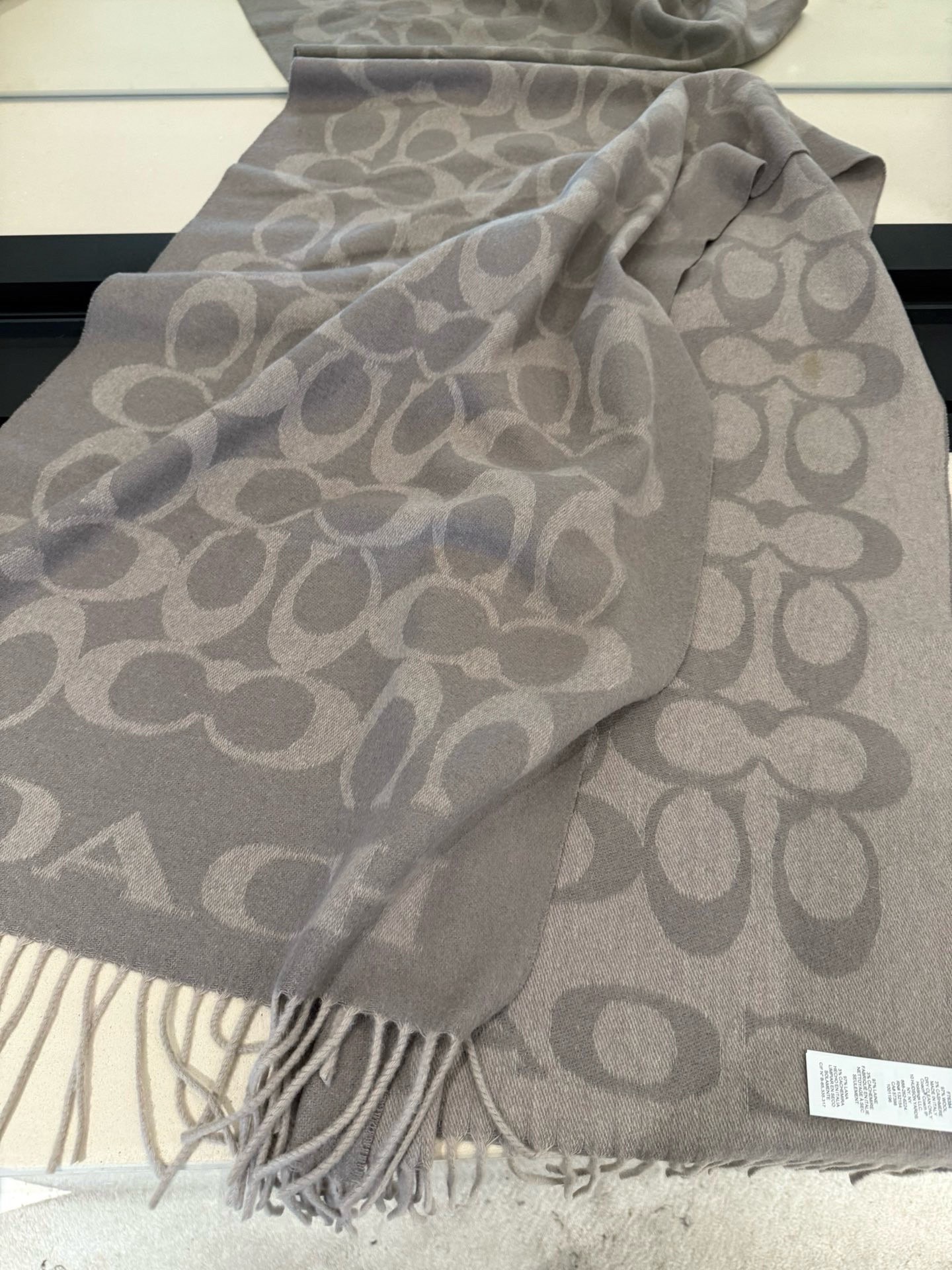 P蔻驰 2025年新款到！Coach爆款！三色披肩也太好看了吧！不仅有颜值还有品质，97%羊毛+3%羊绒