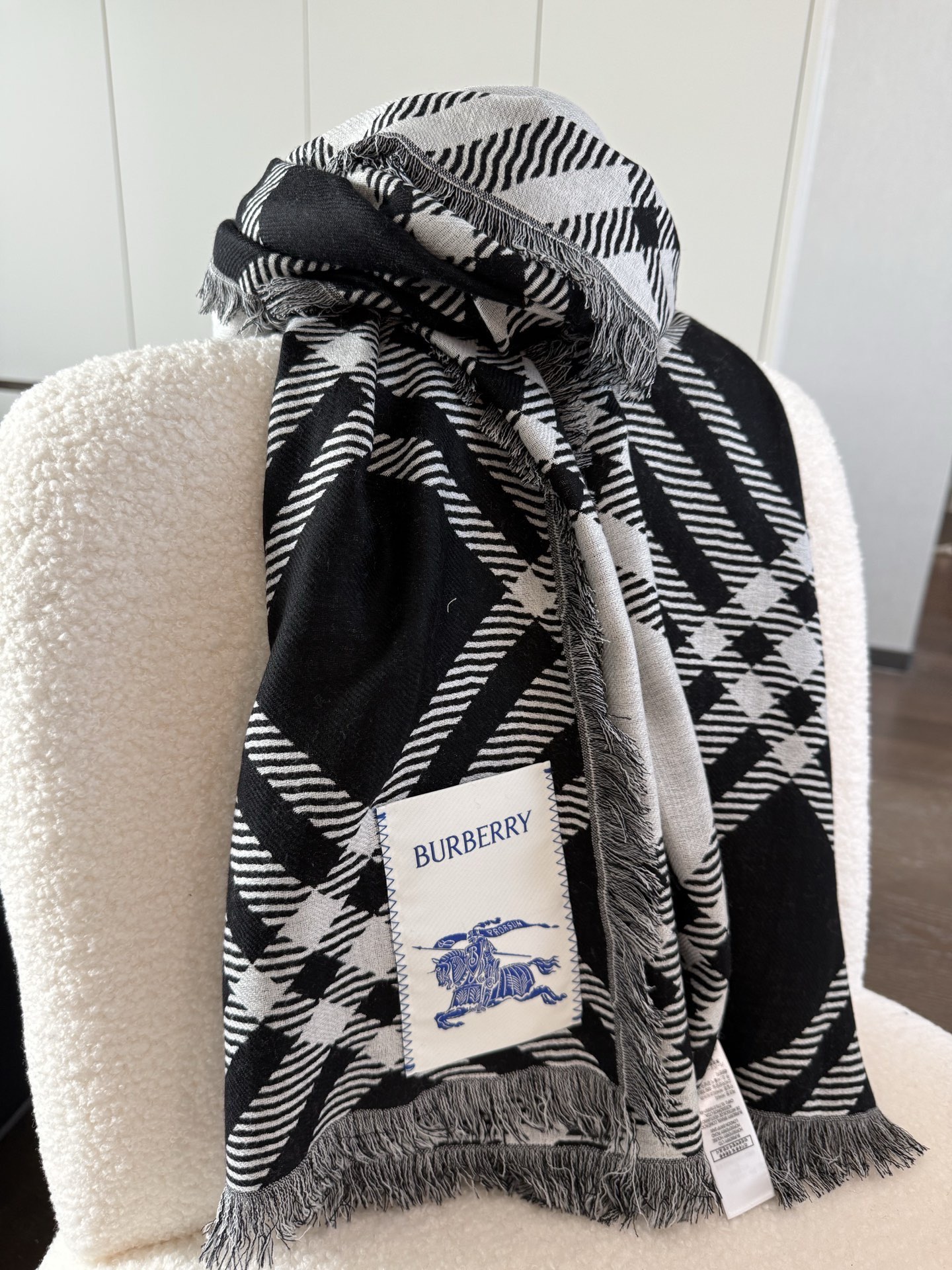 P𝐁𝐔𝐑𝐁𝐄𝐑𝐑𝐘 • 𝟐𝟓ꫛꫀꪝ《骑士格纹长巾》张婧仪同款，原单品质！Size：200x65cm 70