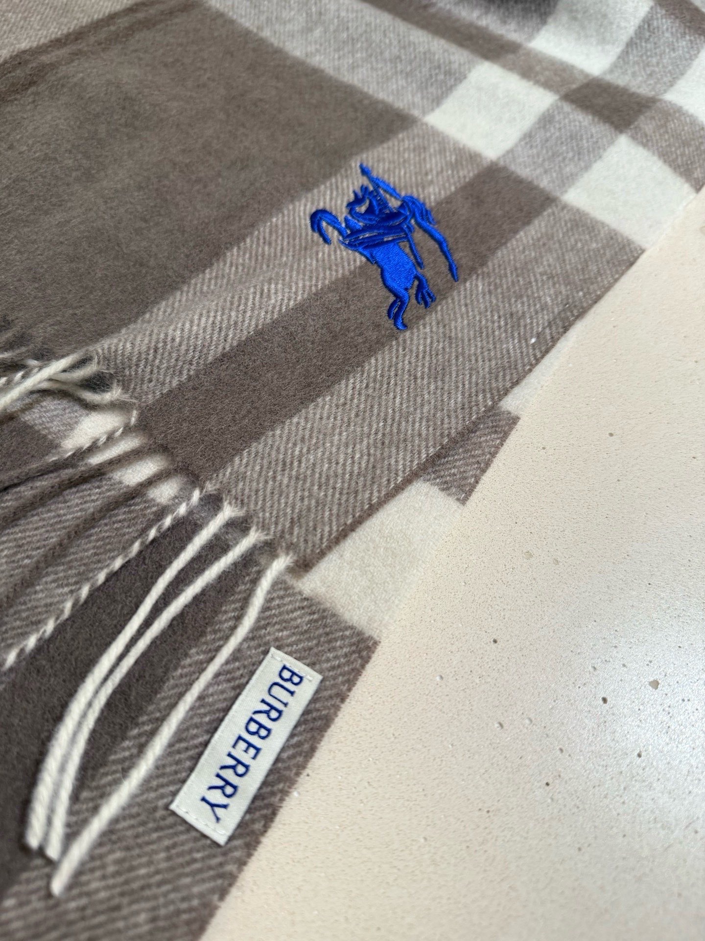 P巴宝莉【男女围巾】怒赞自留，难得的高端男款！家属福利！巴宝莉非常正的男士围巾~面料大爱，非常柔软细腻舒