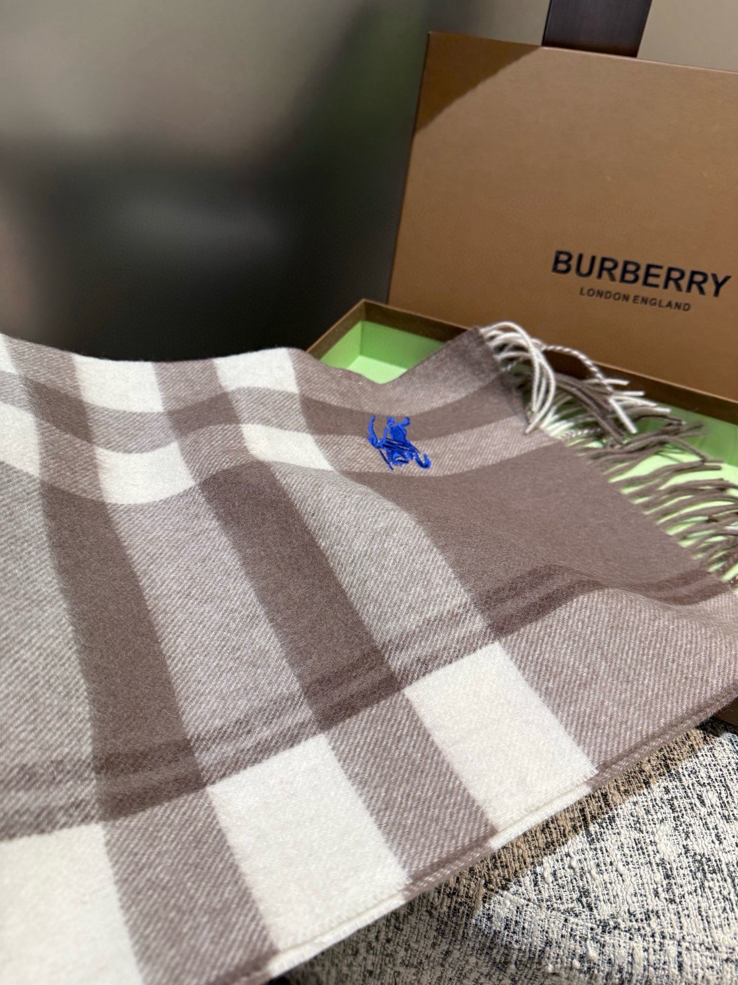 P巴宝莉【男女围巾】怒赞自留，难得的高端男款！家属福利！巴宝莉非常正的男士围巾~面料大爱，非常柔软细腻舒