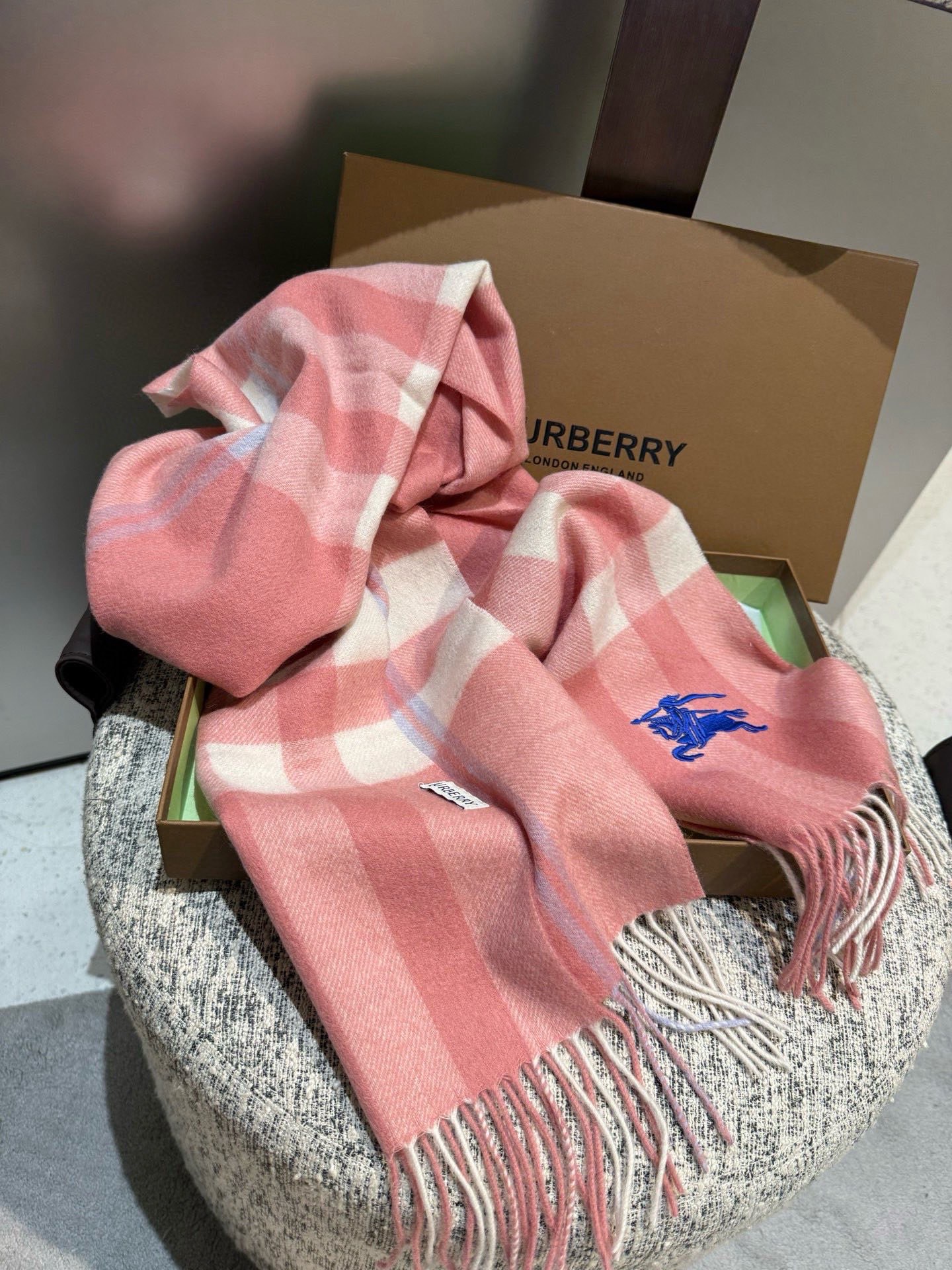 P巴宝莉【男女围巾】怒赞自留，难得的高端男款！家属福利！巴宝莉非常正的男士围巾~面料大爱，非常柔软细腻舒