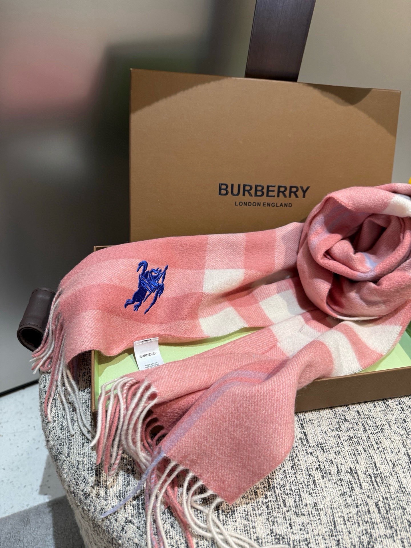 P巴宝莉【男女围巾】怒赞自留，难得的高端男款！家属福利！巴宝莉非常正的男士围巾~面料大爱，非常柔软细腻舒