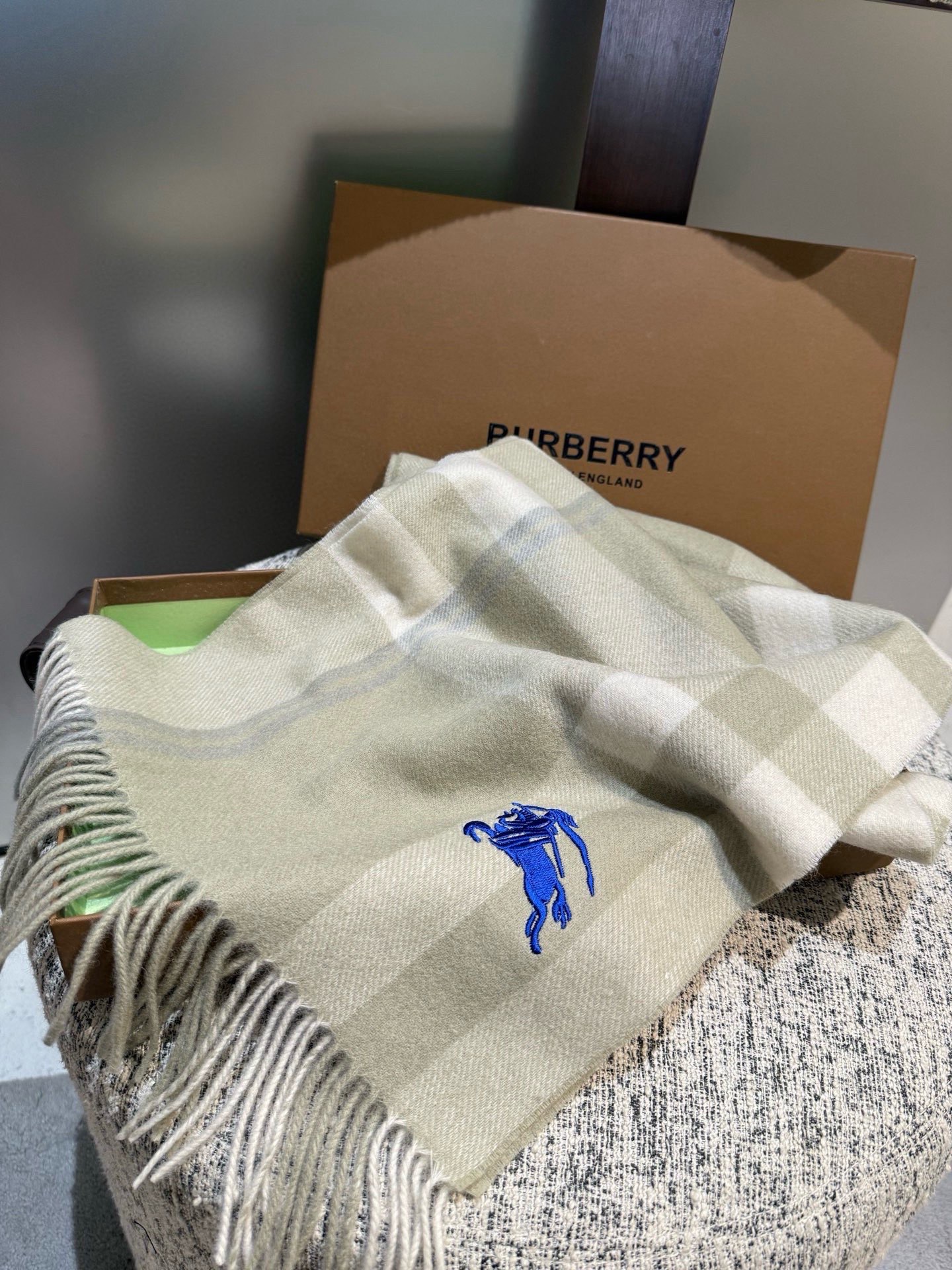 P巴宝莉【男女围巾】怒赞自留，难得的高端男款！家属福利！巴宝莉非常正的男士围巾~面料大爱，非常柔软细腻舒