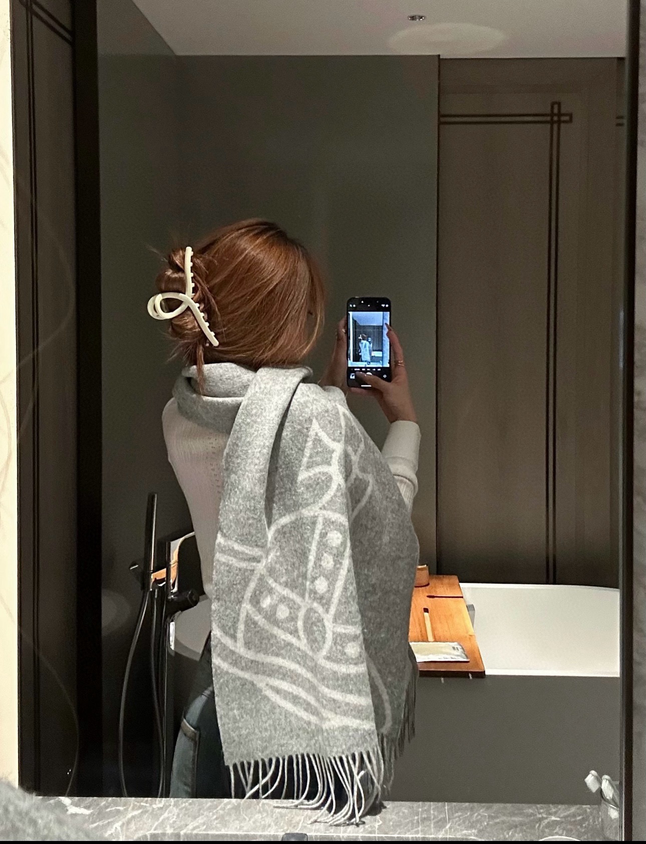 P💟西太后超美新款双面围巾！超级推荐入手！质感好货！据说超难买哦！！做工非常精致，很有分量，我们的 格真