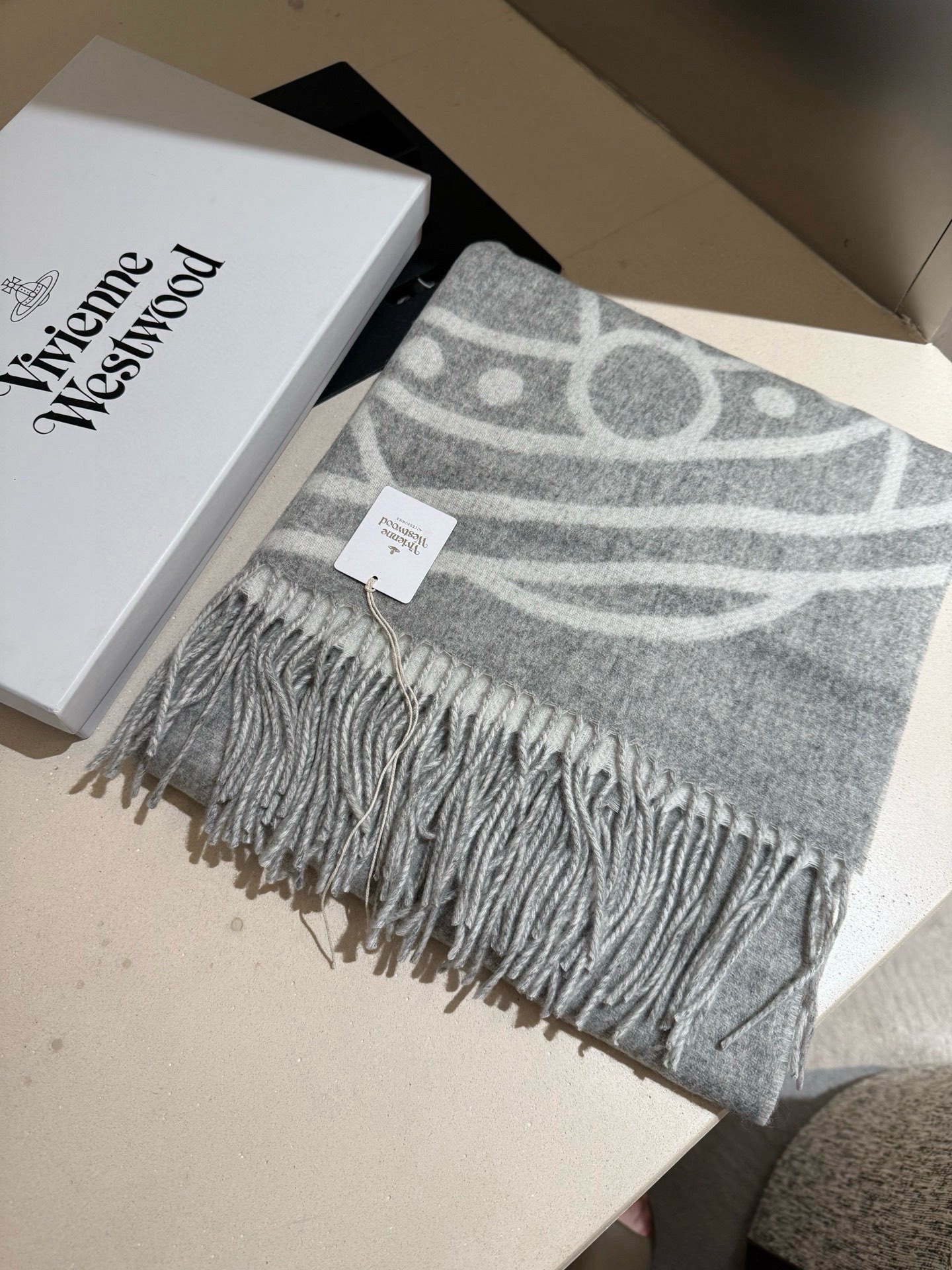 P💟西太后超美新款双面围巾！超级推荐入手！质感好货！据说超难买哦！！做工非常精致，很有分量，我们的 格真