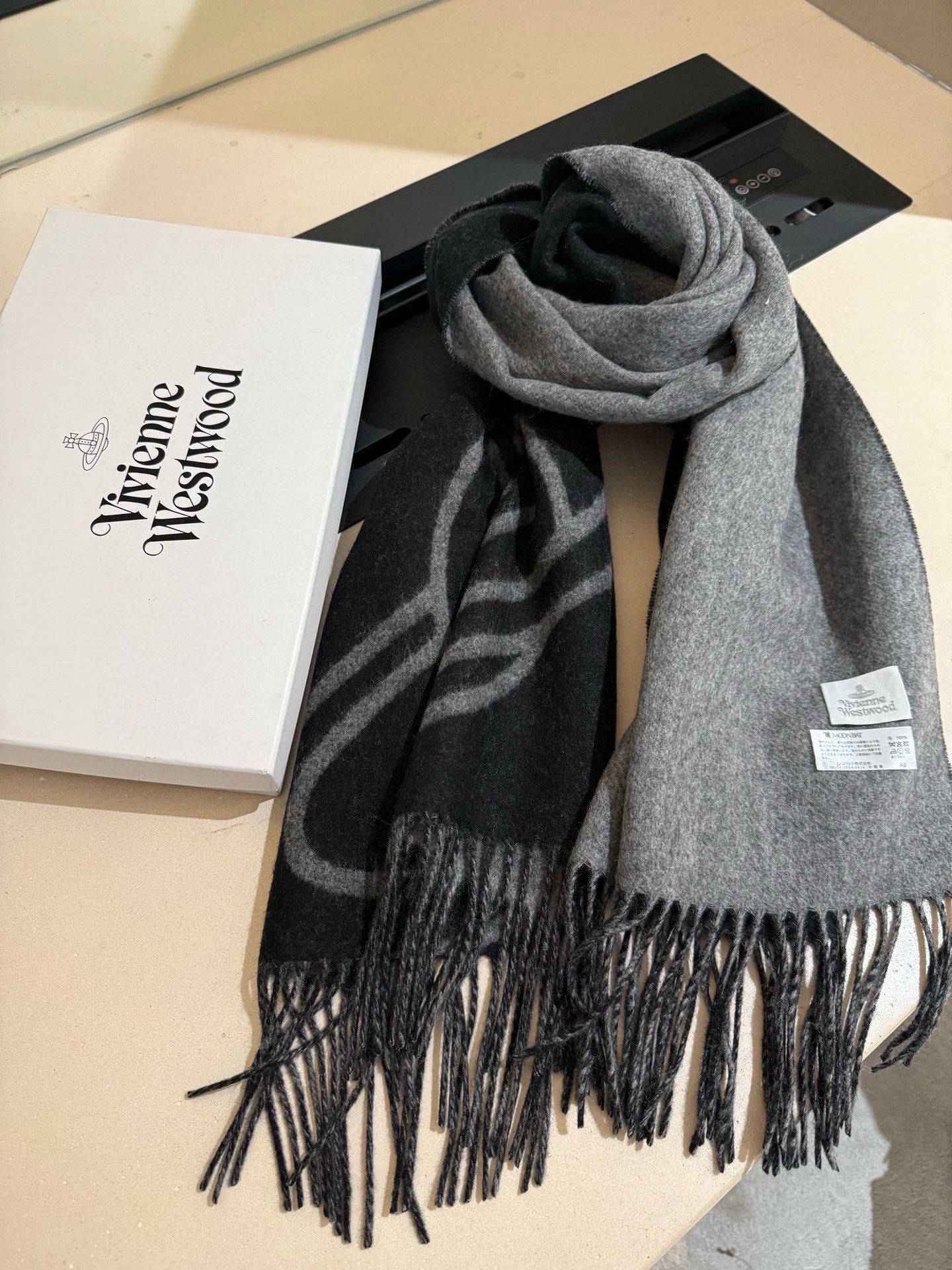 P💟西太后超美新款双面围巾！超级推荐入手！质感好货！据说超难买哦！！做工非常精致，很有分量，我们的 格真