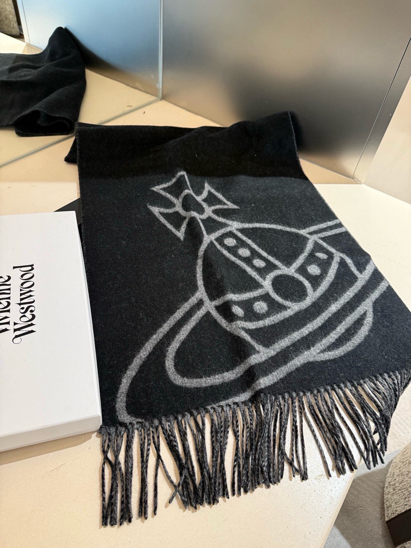 P💟西太后超美新款双面围巾！超级推荐入手！质感好货！据说超难买哦！！做工非常精致，很有分量，我们的 格真