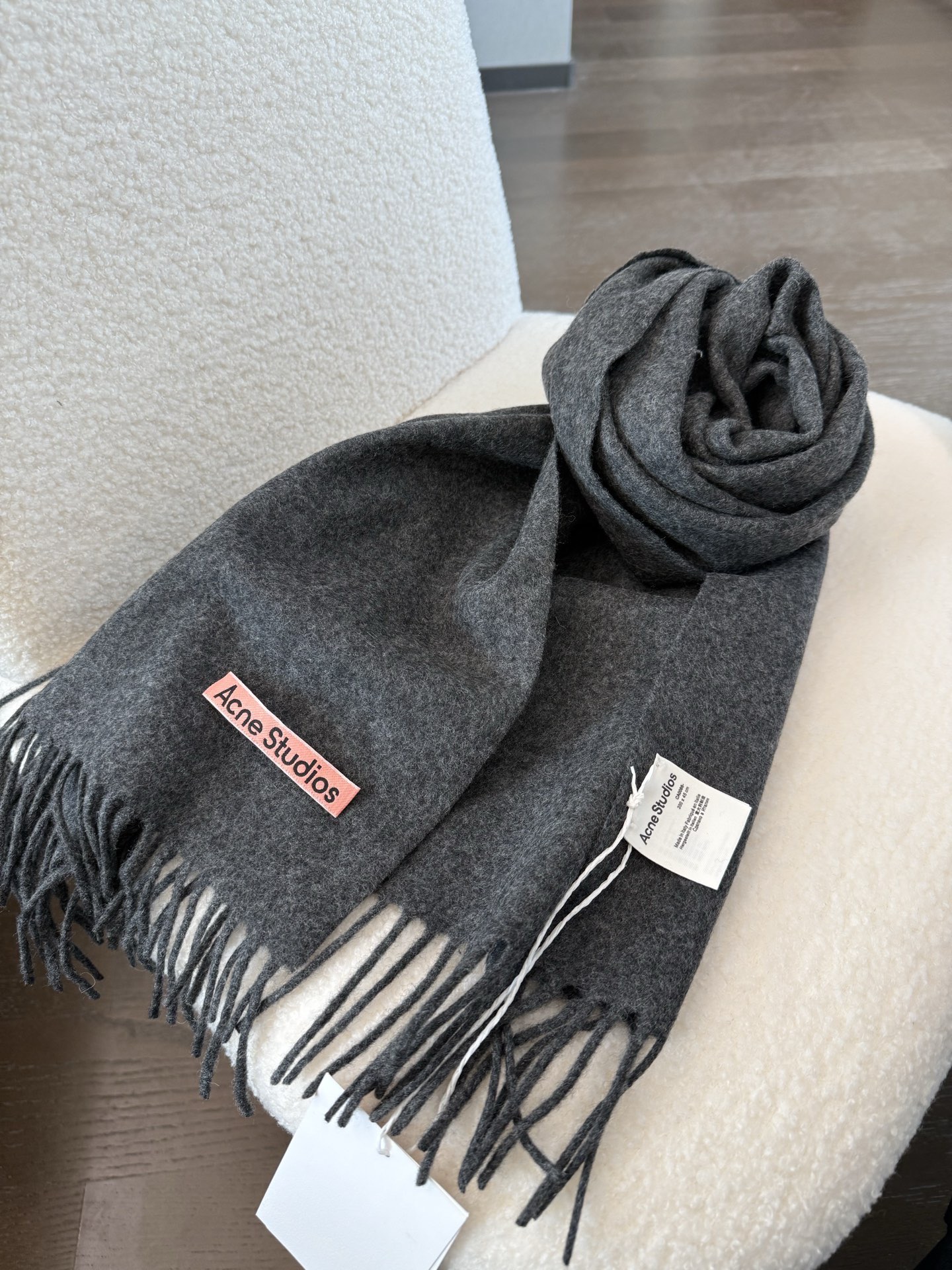 P经典黑❤️我只能说不是所有的纯色围巾都叫Acne‼️瑞典Acne Studios APolo幼羊羔毛重