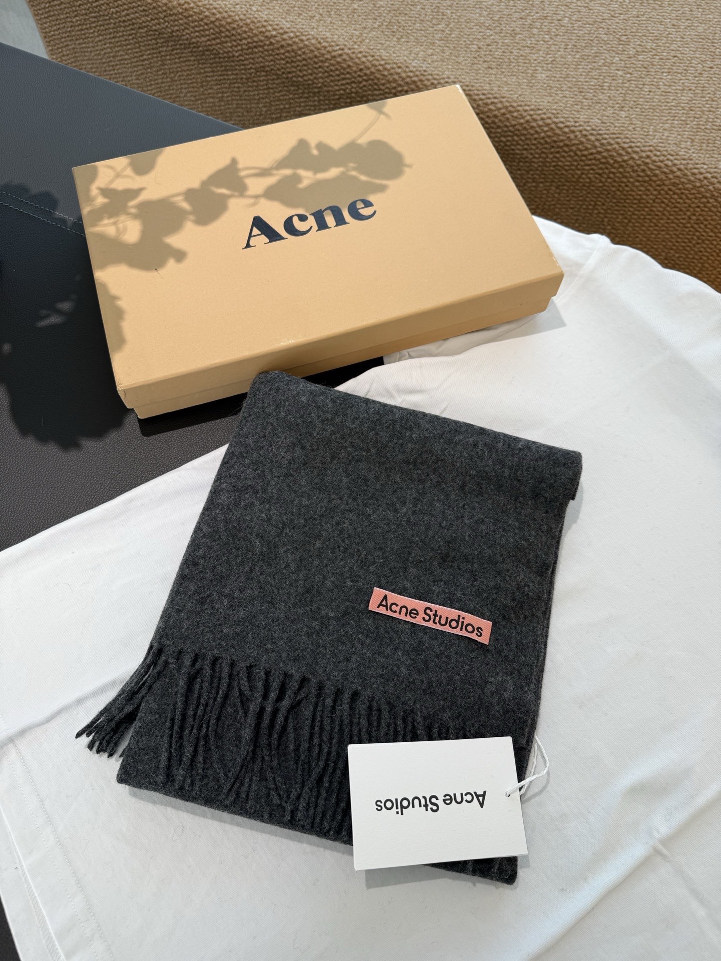 P经典黑❤️我只能说不是所有的纯色围巾都叫Acne‼️瑞典Acne Studios APolo幼羊羔毛重