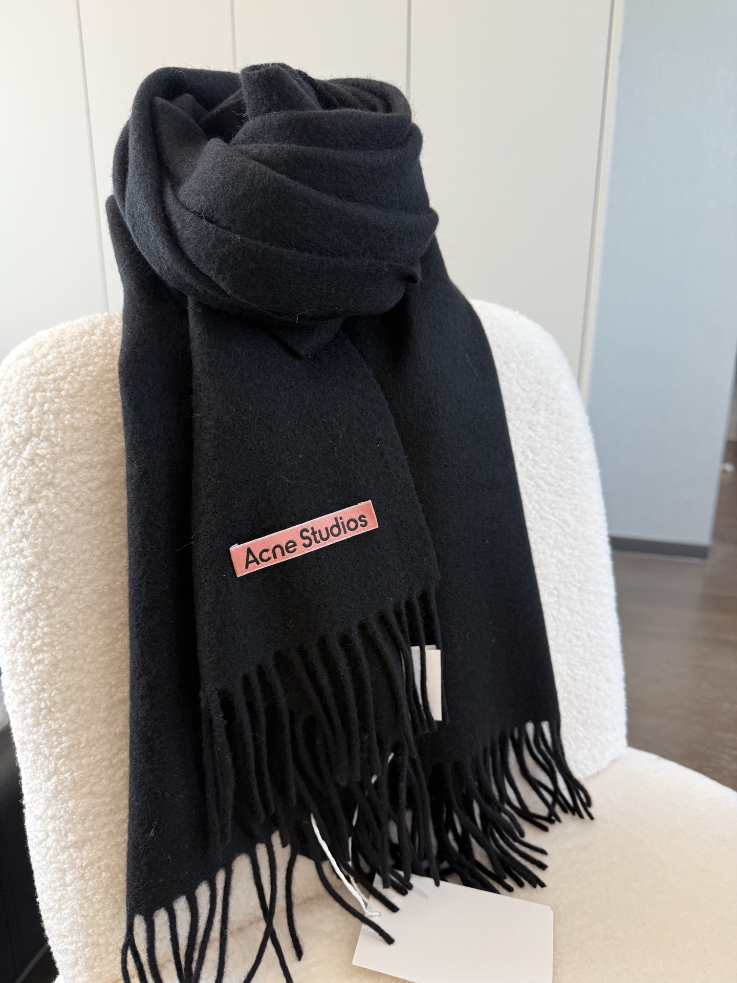 P经典黑❤️我只能说不是所有的纯色围巾都叫Acne‼️瑞典Acne Studios APolo幼羊羔毛重