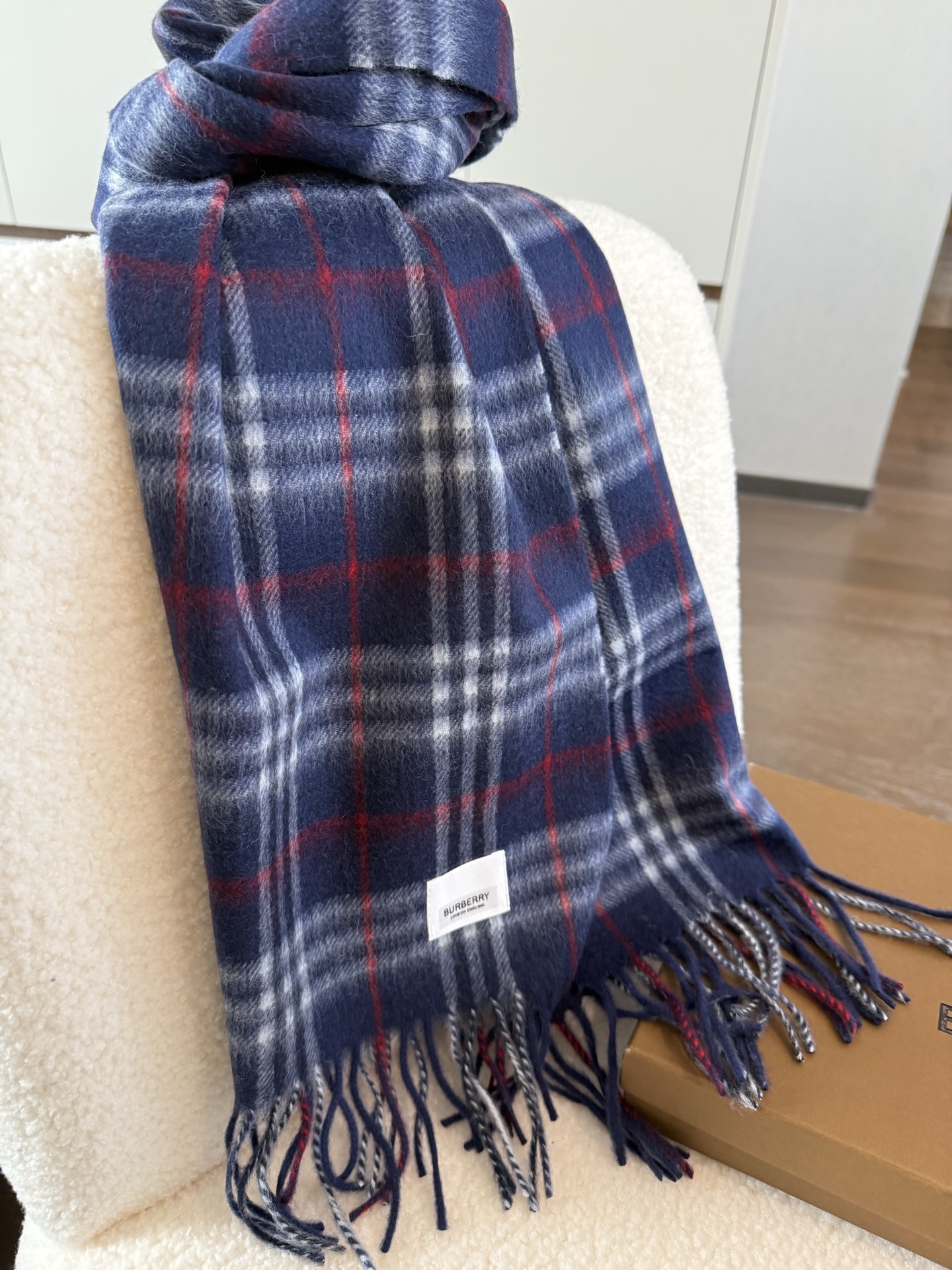 P巴宝莉 新款👏👏超级有品百搭的款，。绝对质量好到爆的超值❗️最新出口🇬🇧男女羊绒围巾.手感细腻度非常好