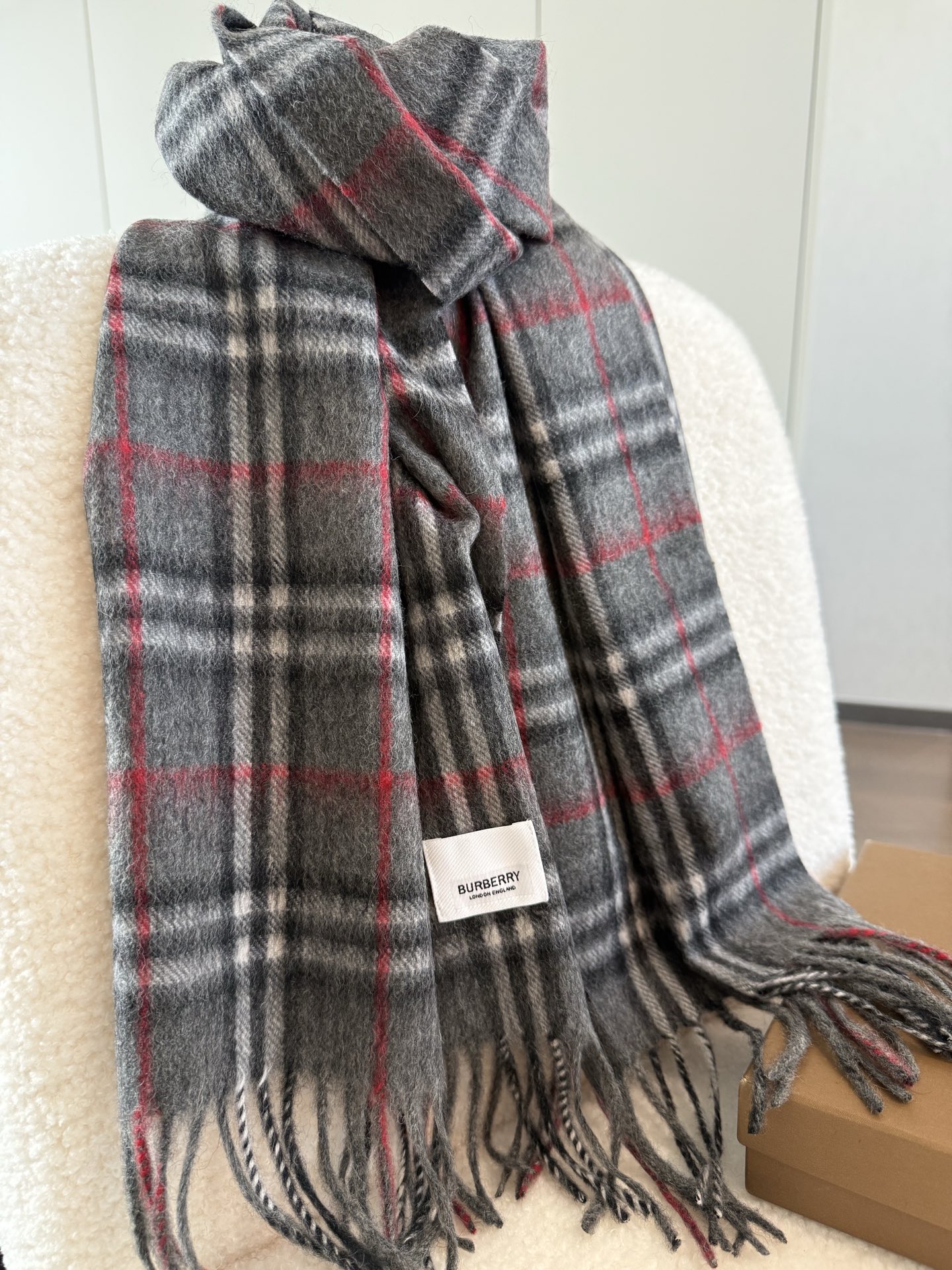 P巴宝莉 新款👏👏超级有品百搭的款，。绝对质量好到爆的超值❗️最新出口🇬🇧男女羊绒围巾.手感细腻度非常好