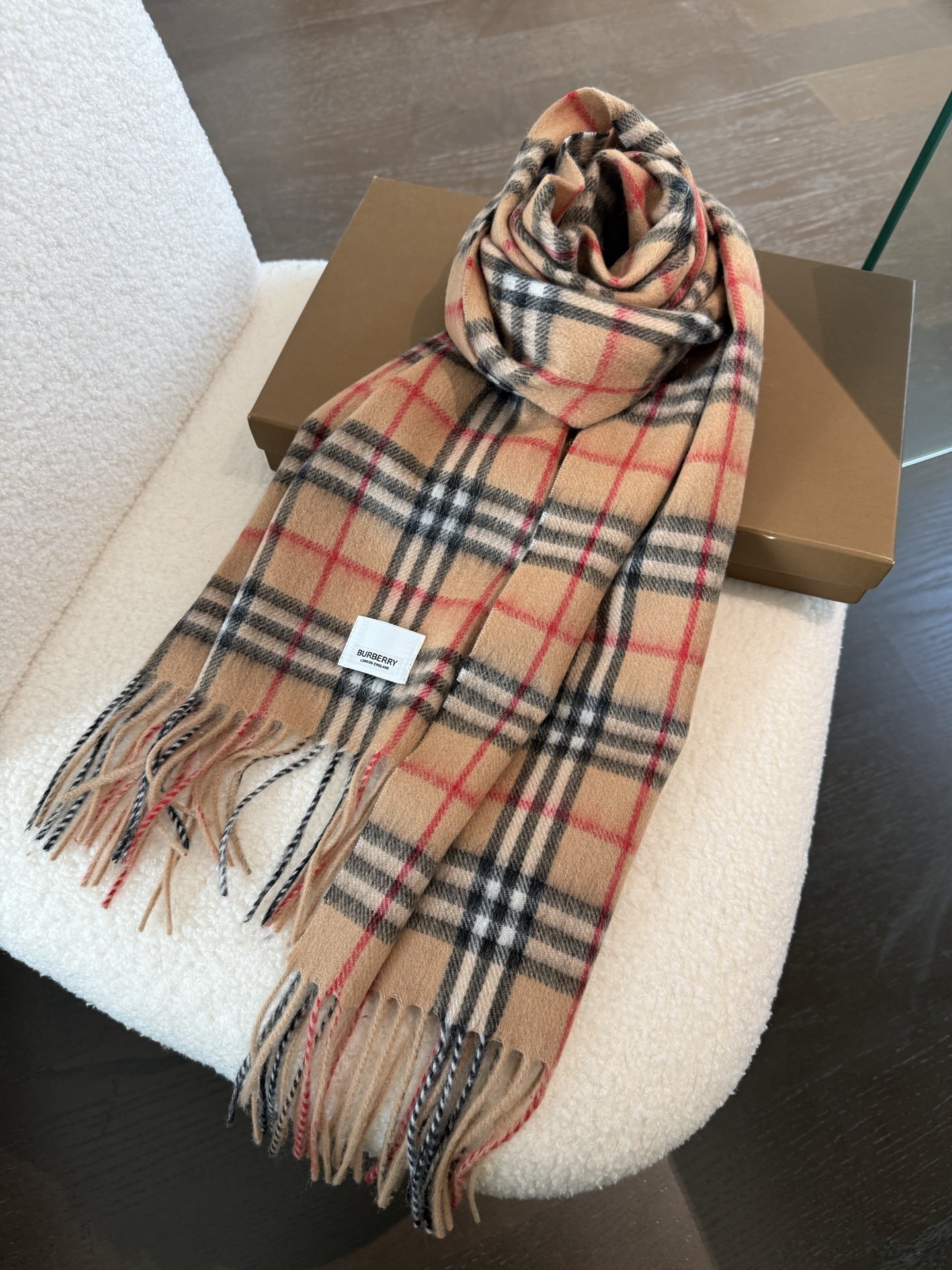 P巴宝莉 新款👏👏超级有品百搭的款，。绝对质量好到爆的超值❗️最新出口🇬🇧男女羊绒围巾.手感细腻度非常好