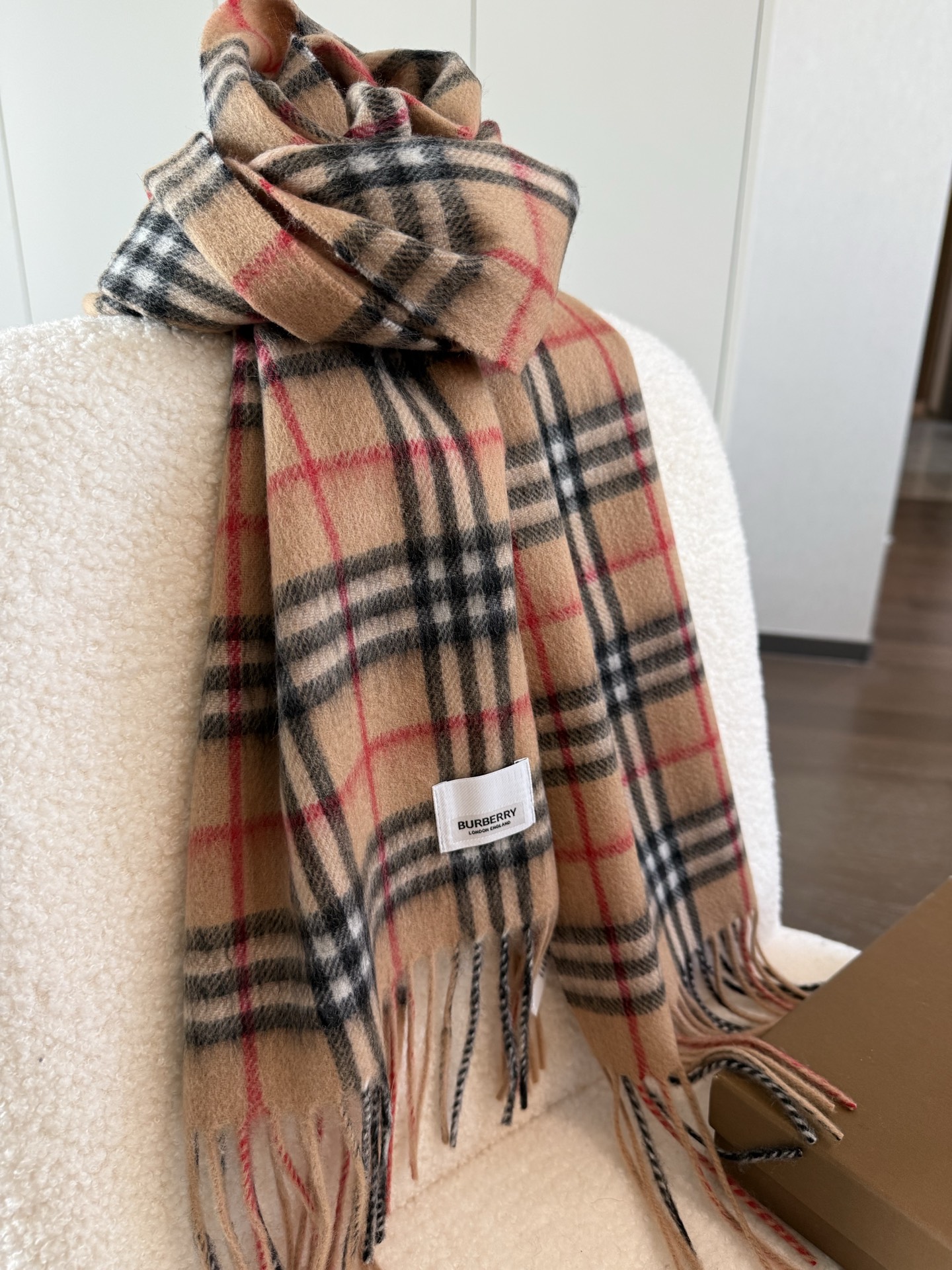 P巴宝莉 新款👏👏超级有品百搭的款，。绝对质量好到爆的超值❗️最新出口🇬🇧男女羊绒围巾.手感细腻度非常好