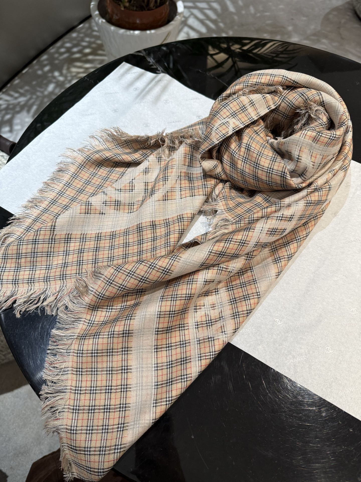 P Burberry 25年秋冬 英国专柜款～～久违了的巴宝莉提花方巾～～～130*130小巧，轻便～～