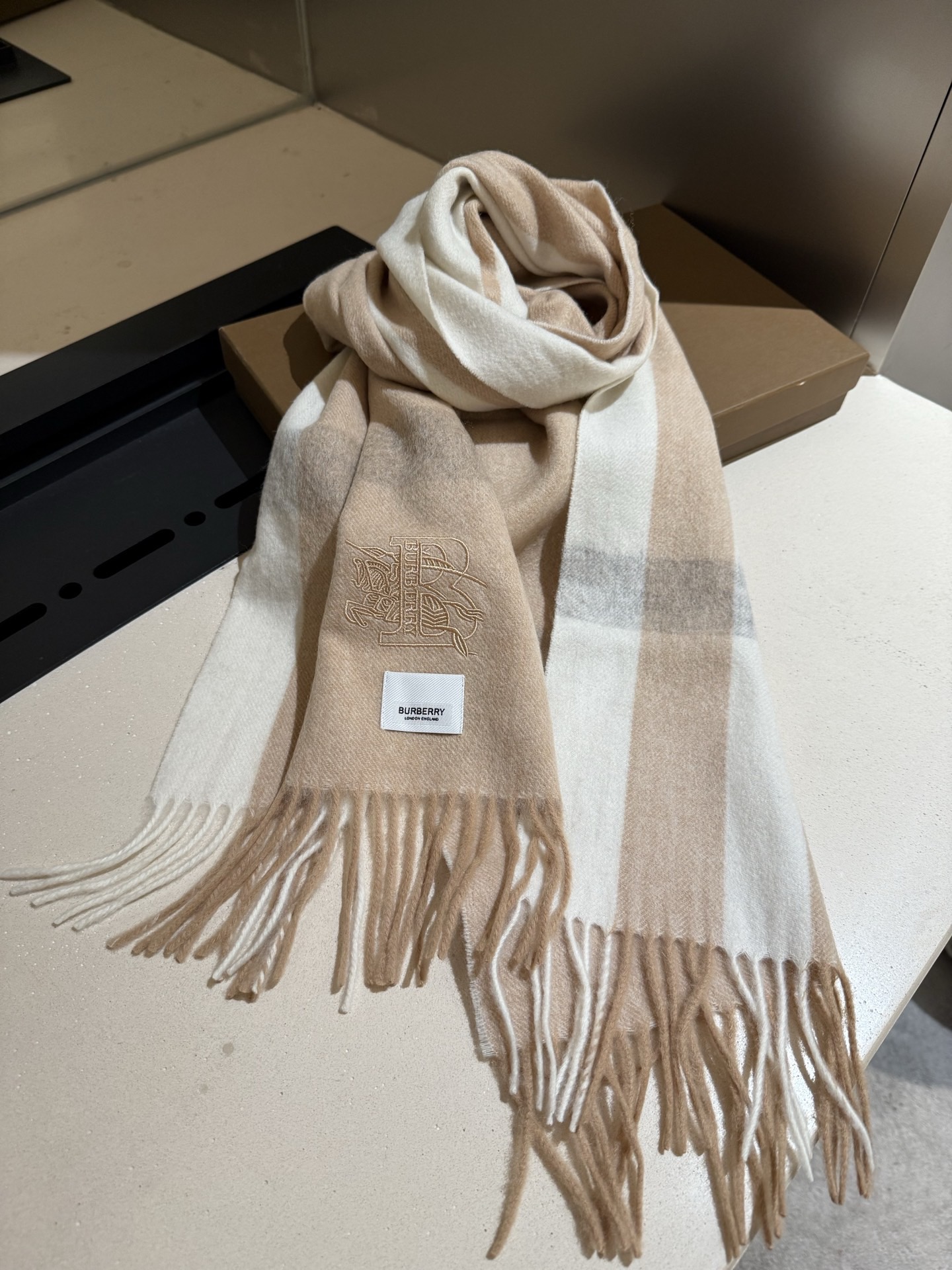 P巴宝莉【男女围巾】怒赞自留，难得的高端男款！家属福利！巴宝莉非常正的男士围巾~面料大爱，非常柔软细腻舒