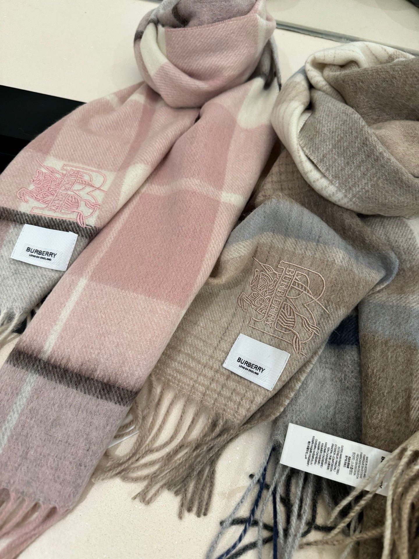 P巴宝莉【男女围巾】怒赞自留，难得的高端男款！家属福利！巴宝莉非常正的男士围巾~面料大爱，非常柔软细腻舒