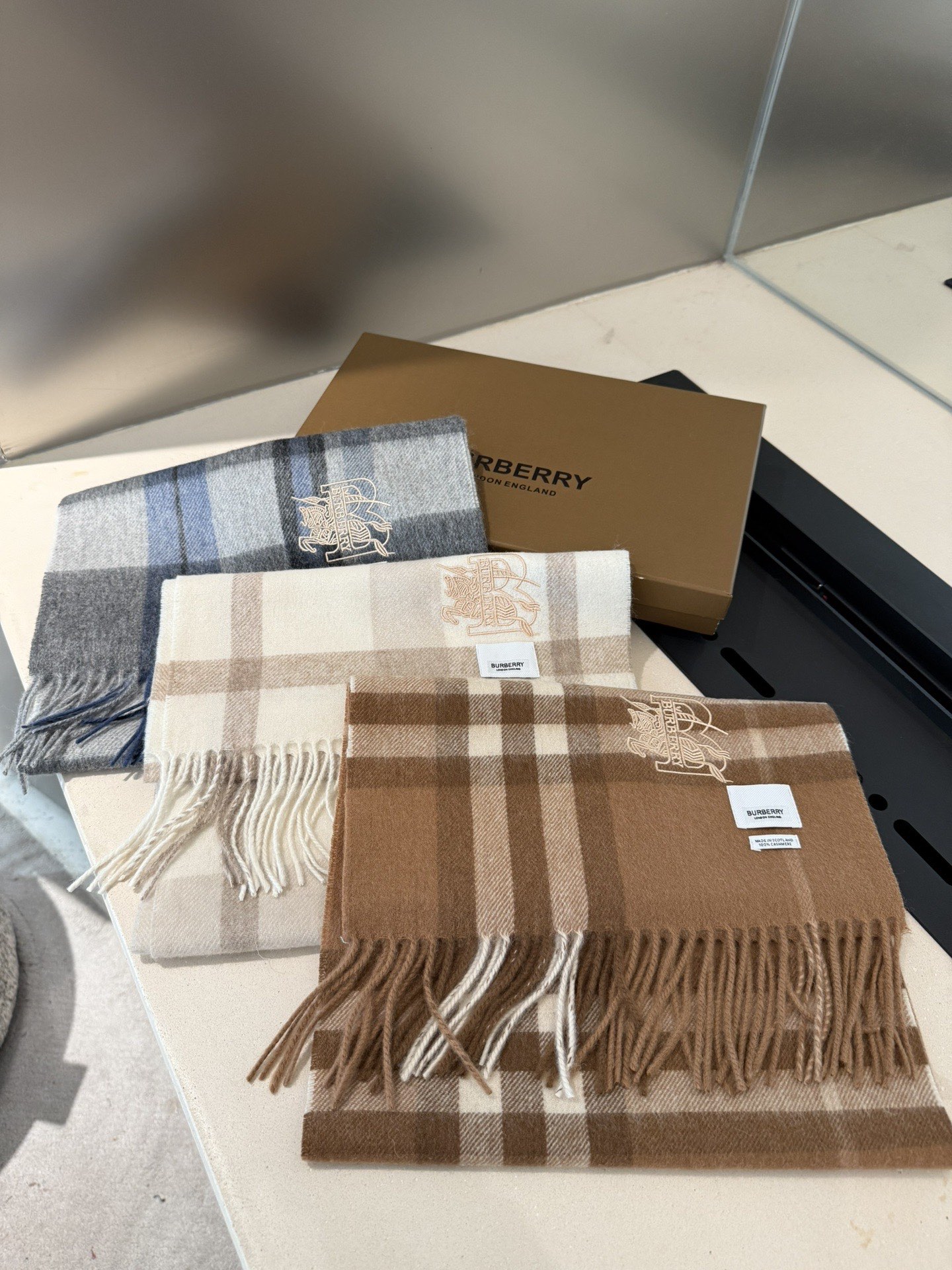 P巴宝莉【男女围巾】怒赞自留，难得的高端男款！家属福利！巴宝莉非常正的男士围巾~面料大爱，非常柔软细腻舒