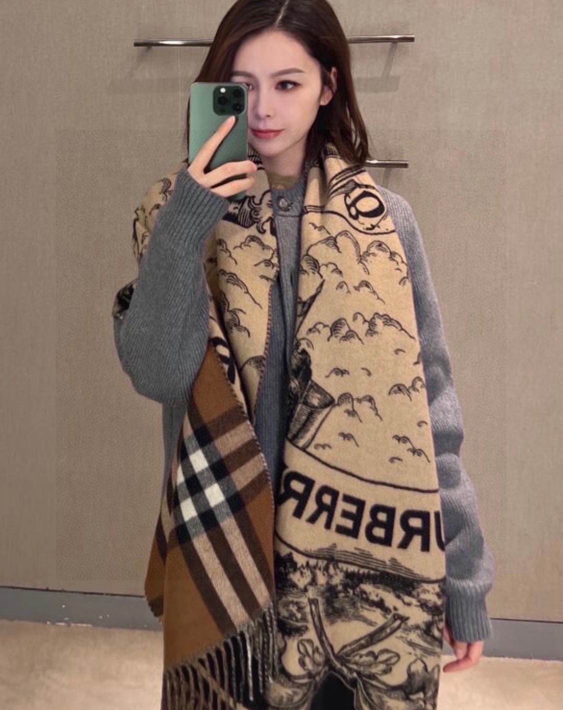 PBurberry 匠心巨作。· 经典大格双面提花羊绒围巾👍完全等于2条围巾‼️品牌首席创意总监Ricc