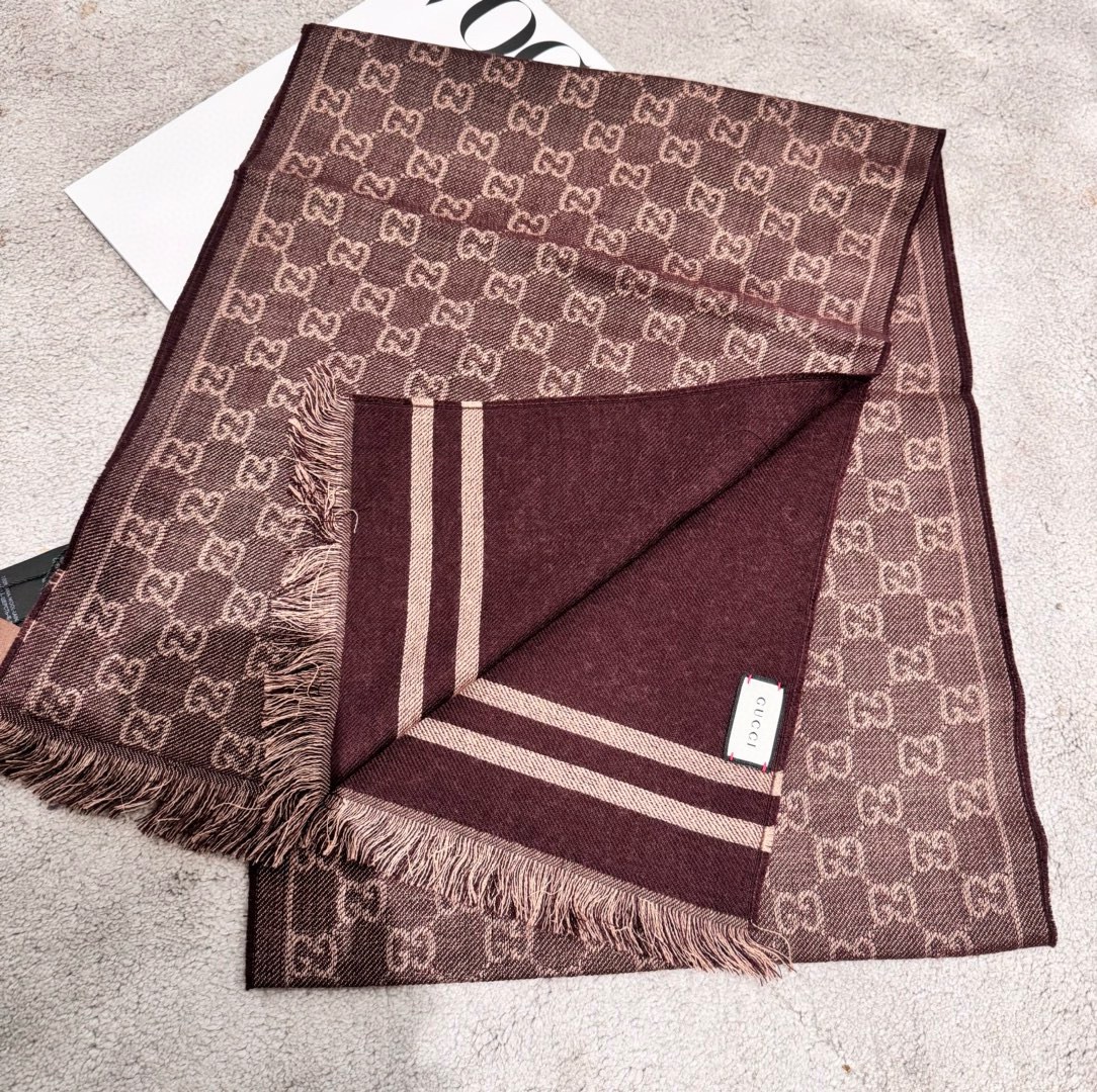 P免代购的围巾👍一模一样‼Gucci重磅极品贸易公司渠道货‼重磅家属福利👍少之又少的款式里，这个算流弊的