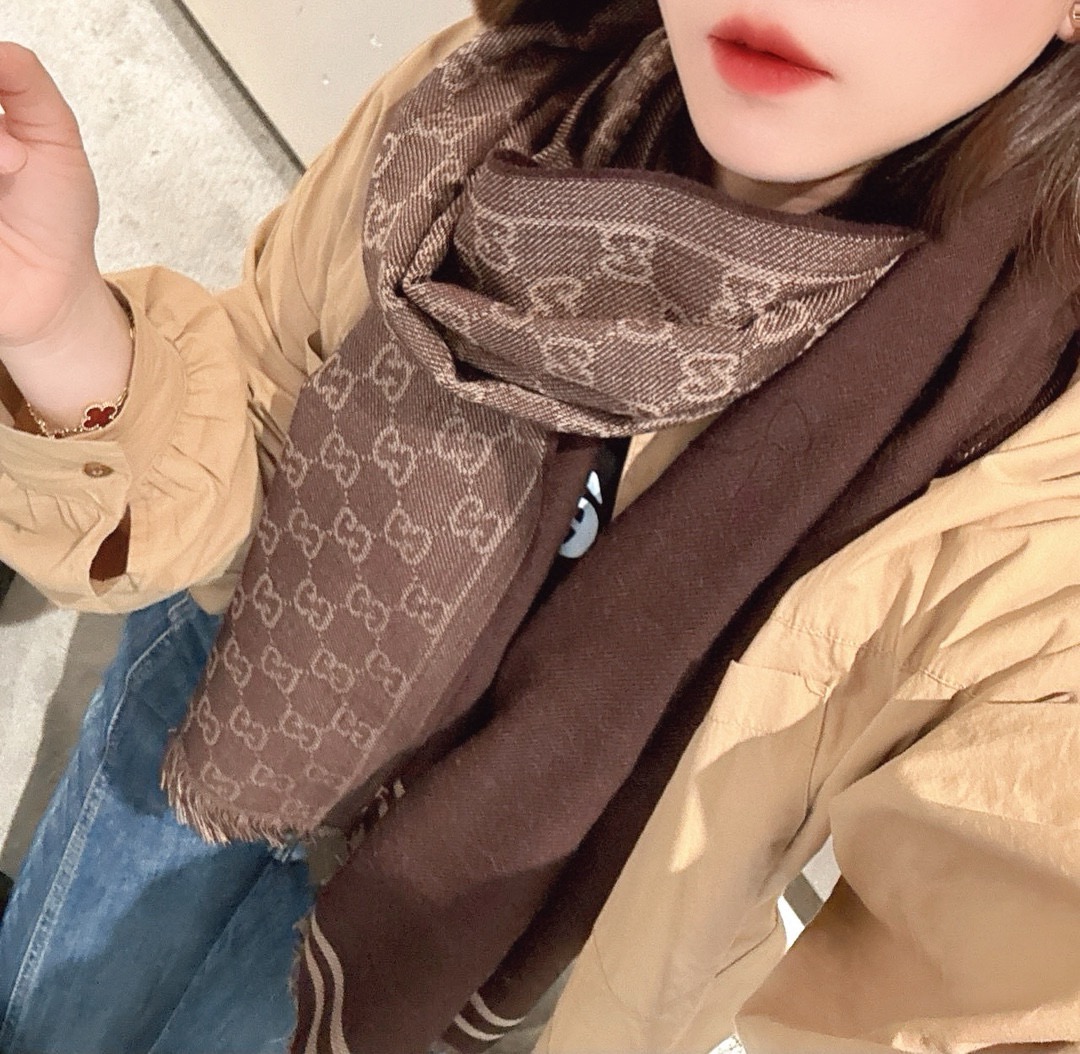 P免代购的围巾👍一模一样‼Gucci重磅极品贸易公司渠道货‼重磅家属福利👍少之又少的款式里，这个算流弊的