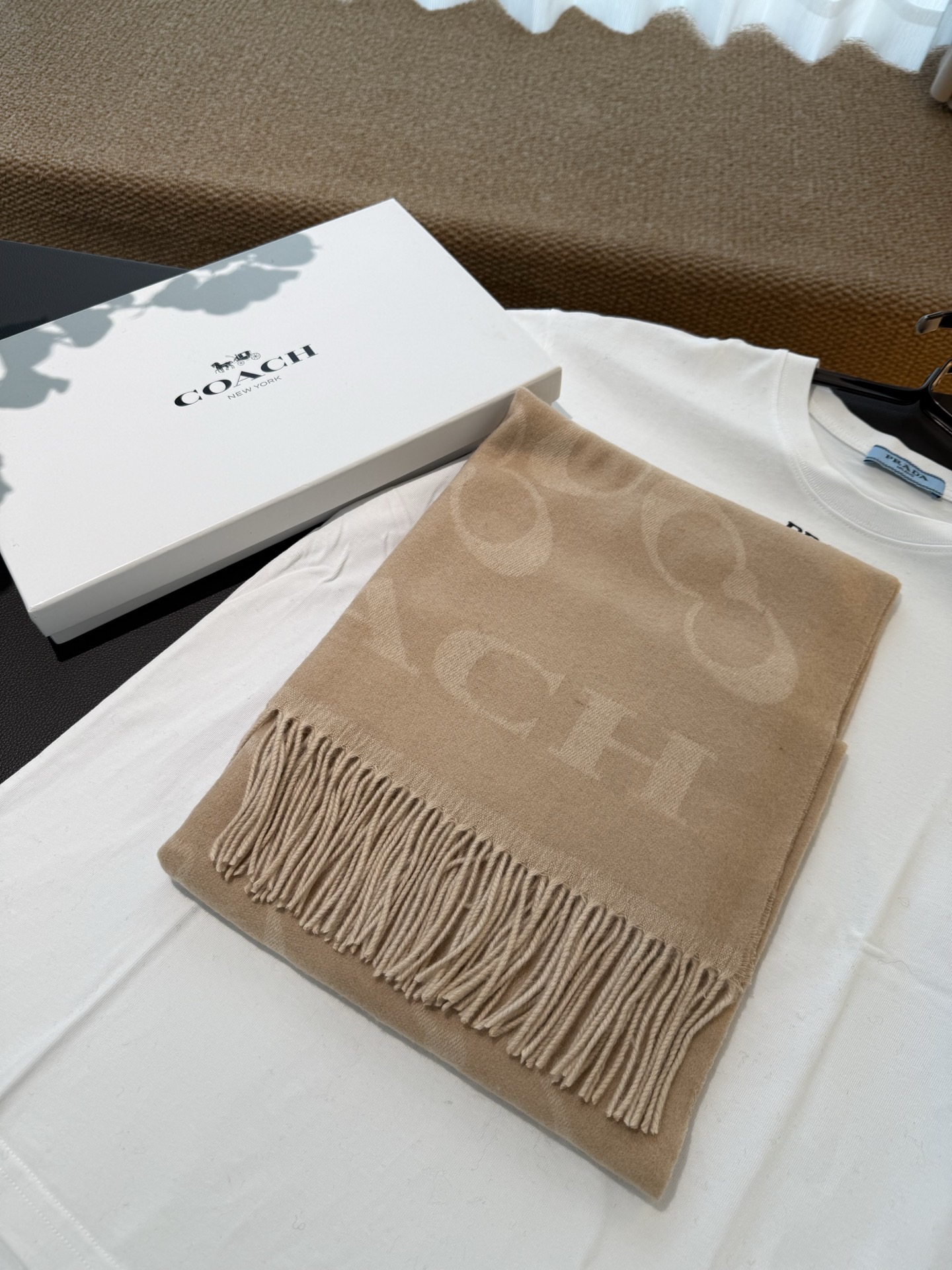 P蔻驰 2025年新款到！Coach爆款！三色披肩也太好看了吧！不仅有颜值还有品质，97%羊毛+3%羊绒