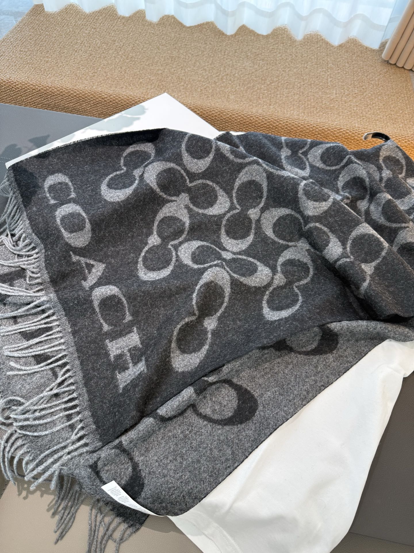 P蔻驰 2025年新款到！Coach爆款！三色披肩也太好看了吧！不仅有颜值还有品质，97%羊毛+3%羊绒