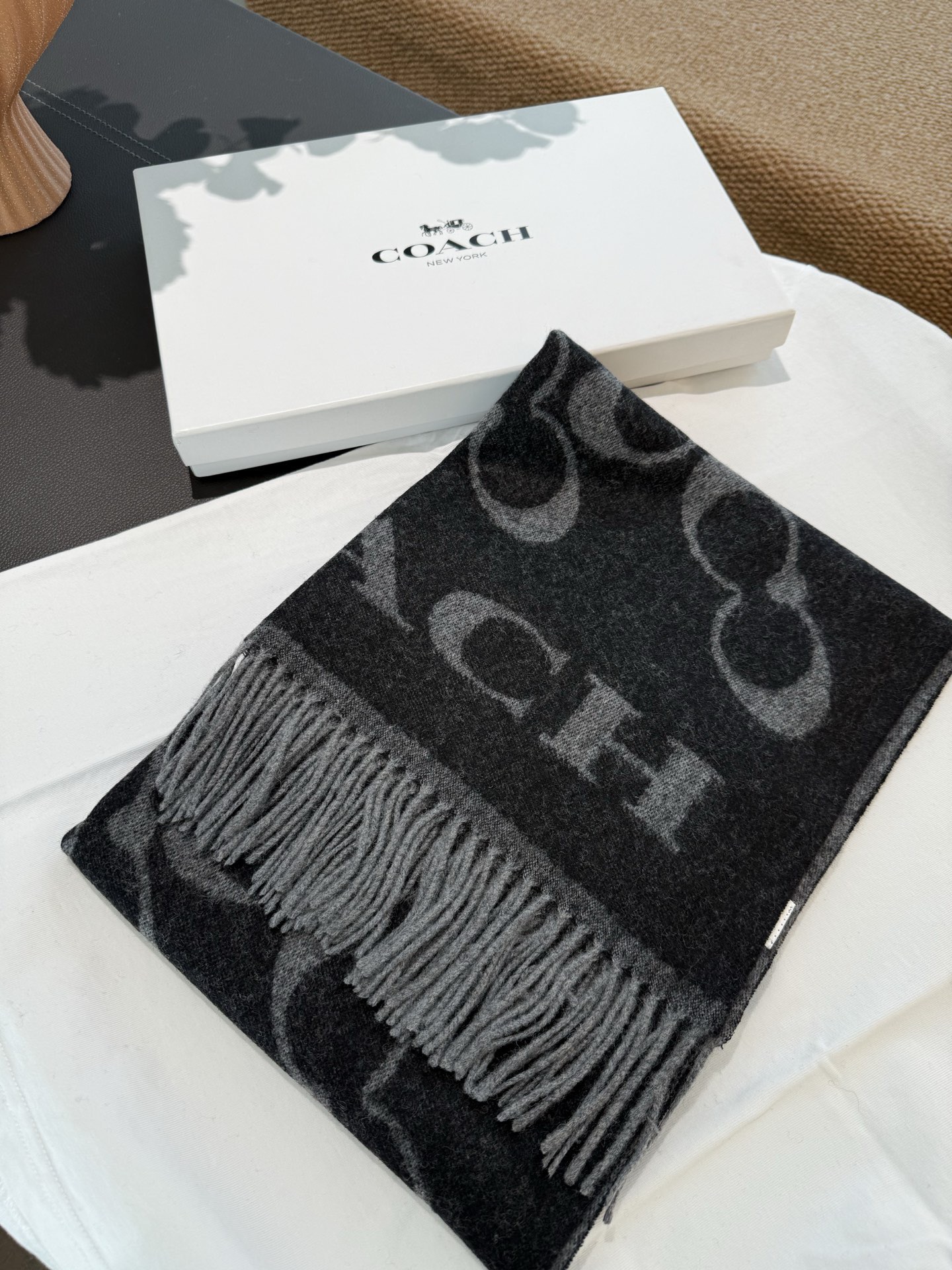 P蔻驰 2025年新款到！Coach爆款！三色披肩也太好看了吧！不仅有颜值还有品质，97%羊毛+3%羊绒