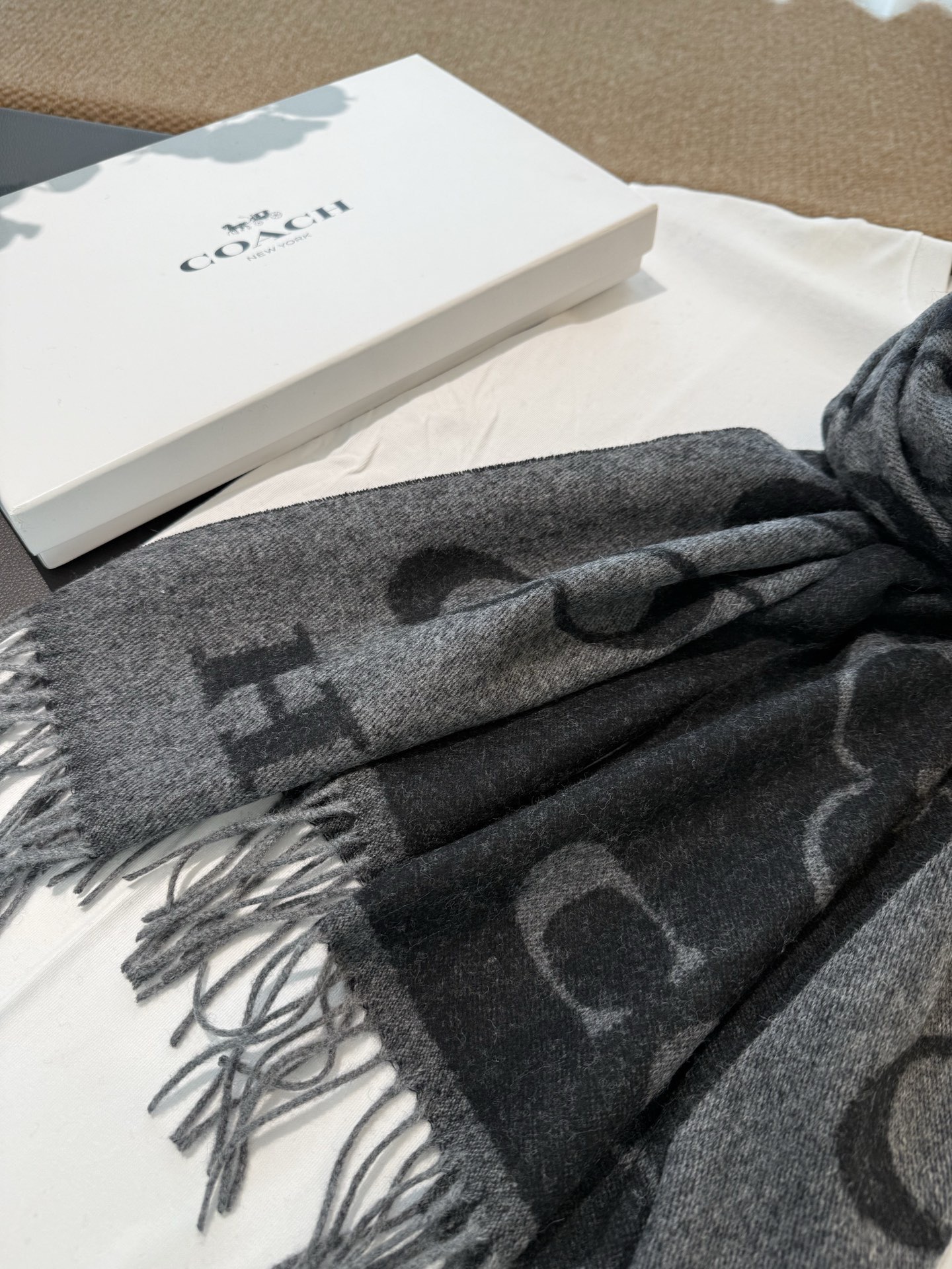 P蔻驰 2025年新款到！Coach爆款！三色披肩也太好看了吧！不仅有颜值还有品质，97%羊毛+3%羊绒