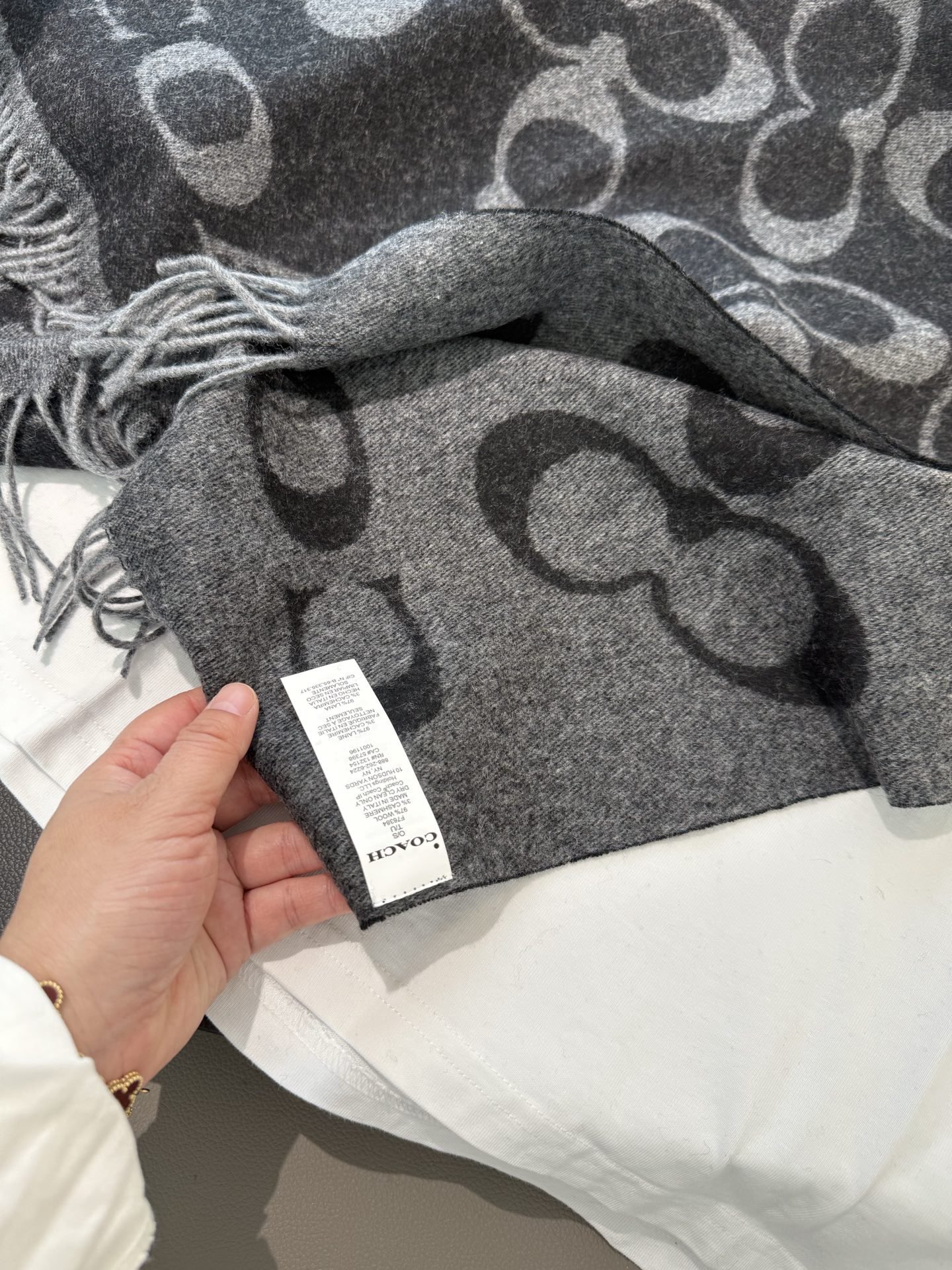 P蔻驰 2025年新款到！Coach爆款！三色披肩也太好看了吧！不仅有颜值还有品质，97%羊毛+3%羊绒