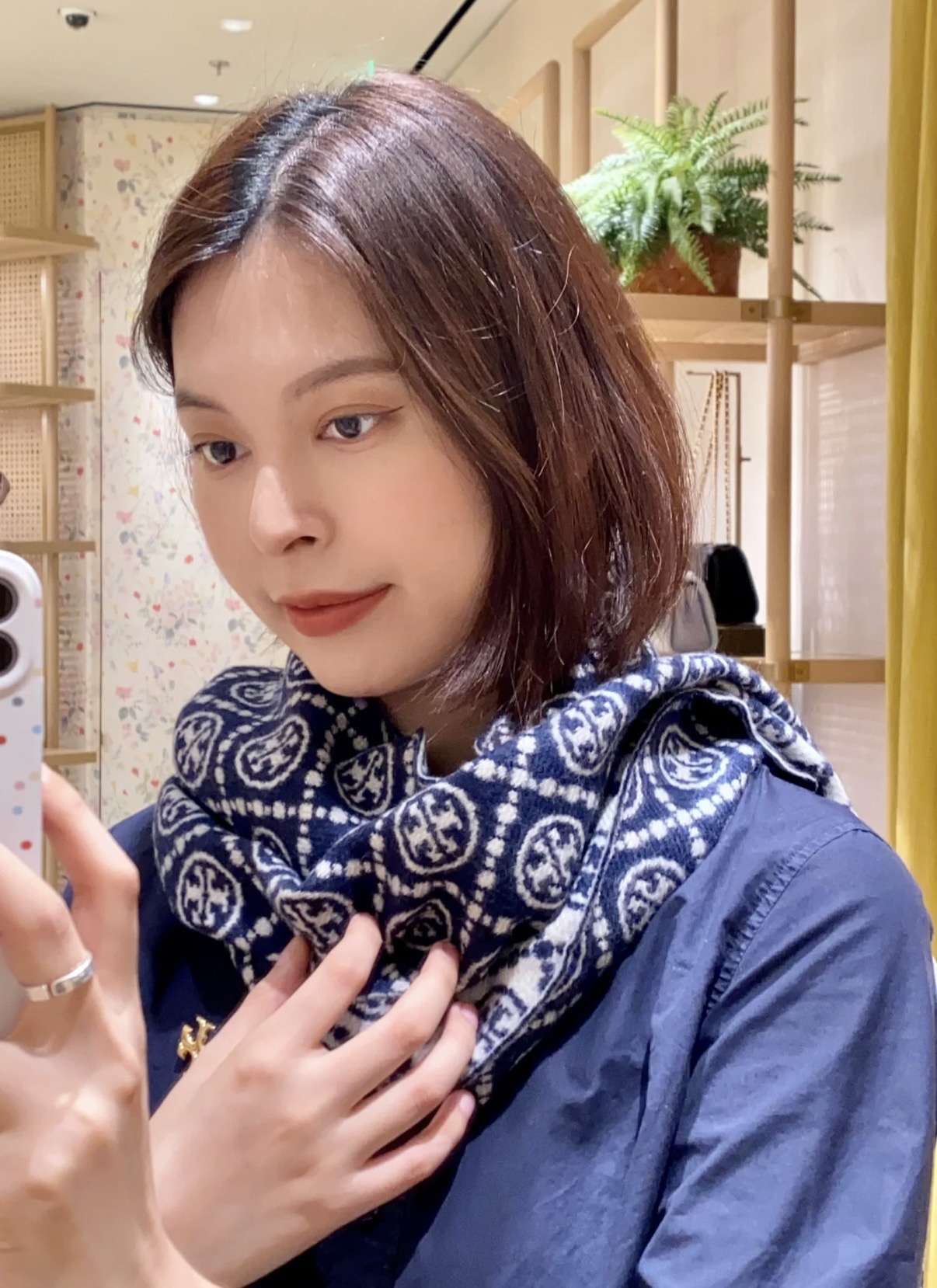 P💫TORY BURCH T MONOGRAM提花大号长围巾，秋冬必备时尚单品。👉双面设计，提花针织，两