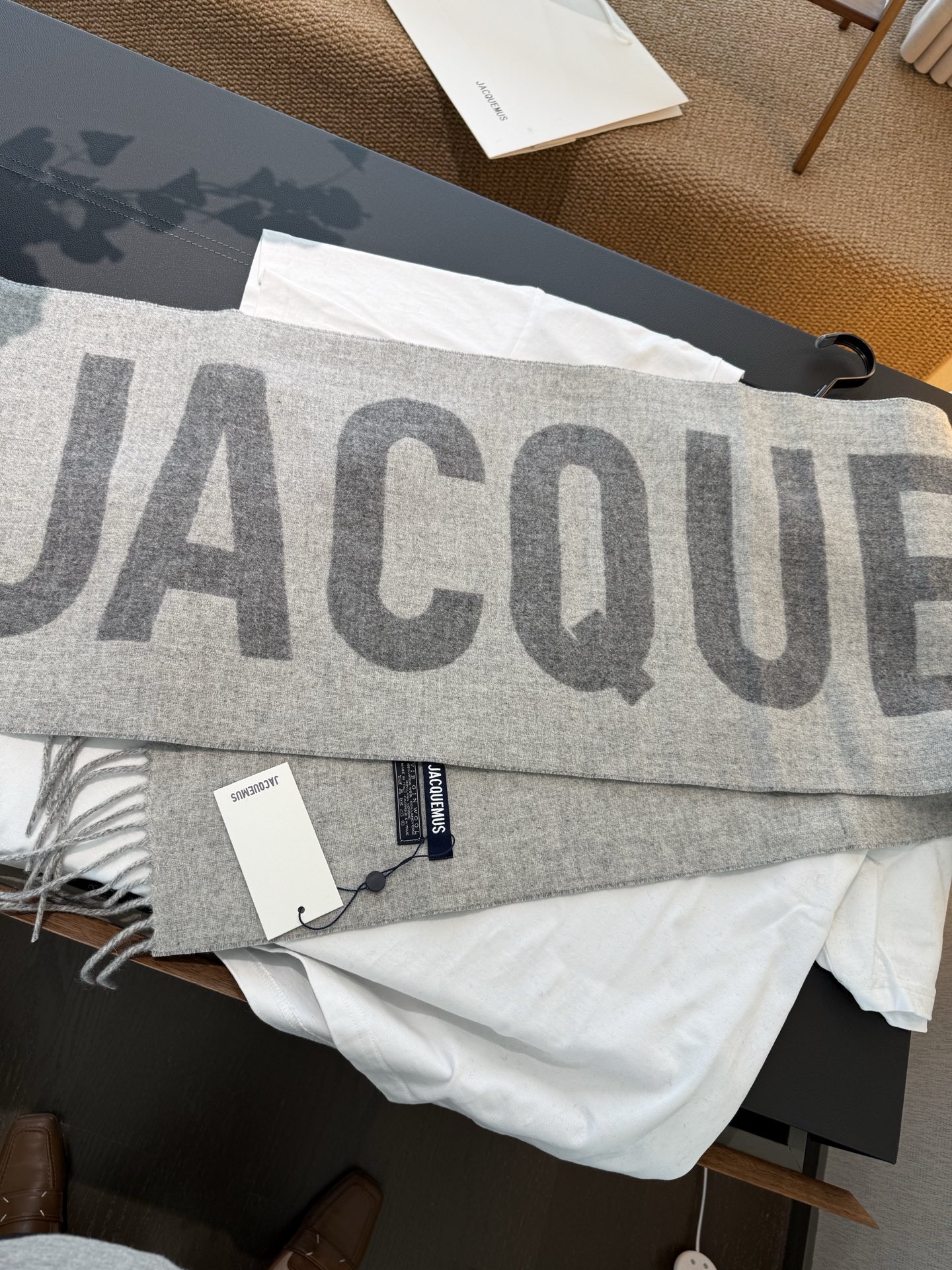 PJacquemus 双面围巾❗今年真的被疯狂种草 今年冬天就非宠这条 好看的要疯掉了，太有型太有魅力了