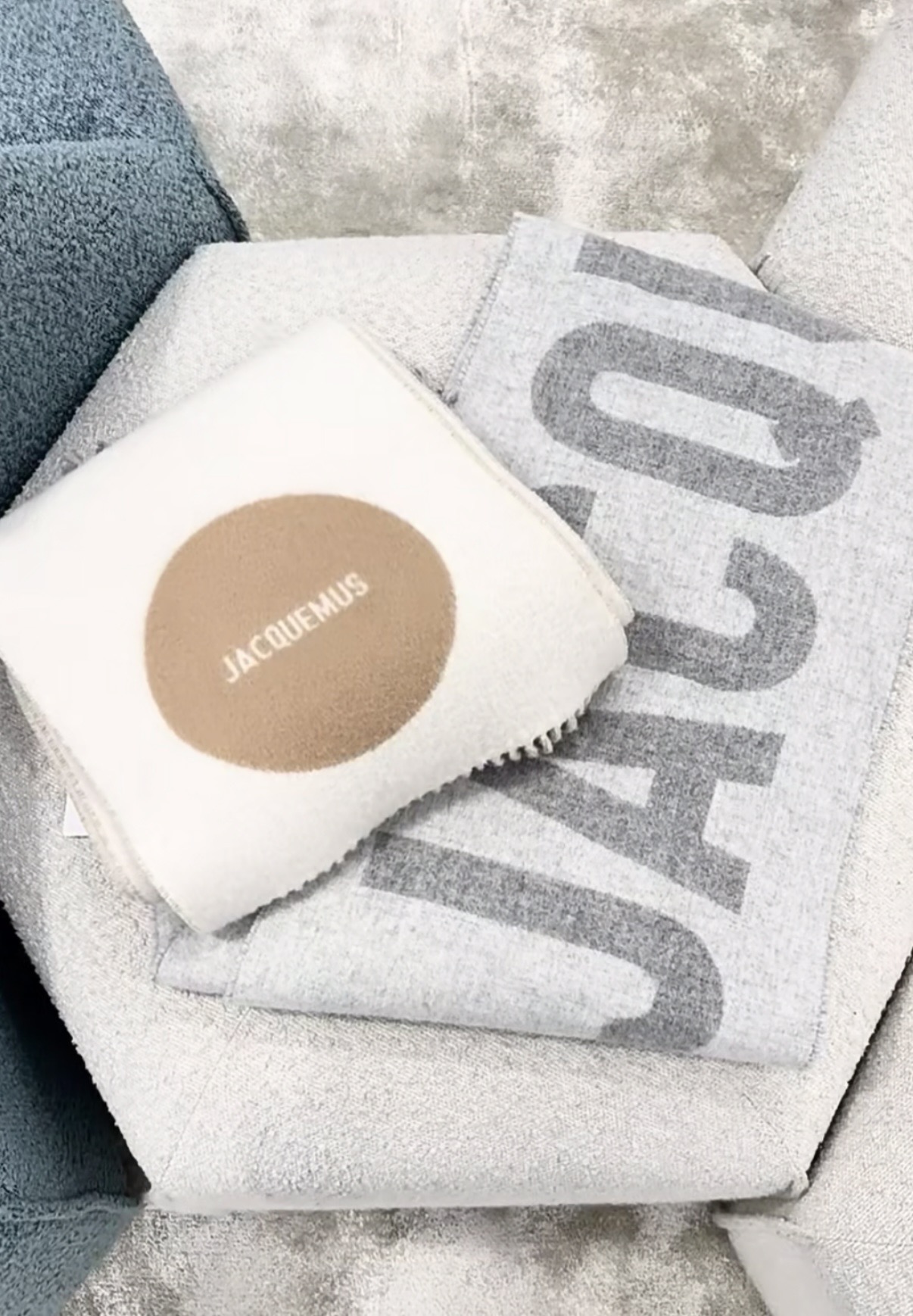 PJacquemus 双面围巾❗今年真的被疯狂种草 今年冬天就非宠这条 好看的要疯掉了，太有型太有魅力了