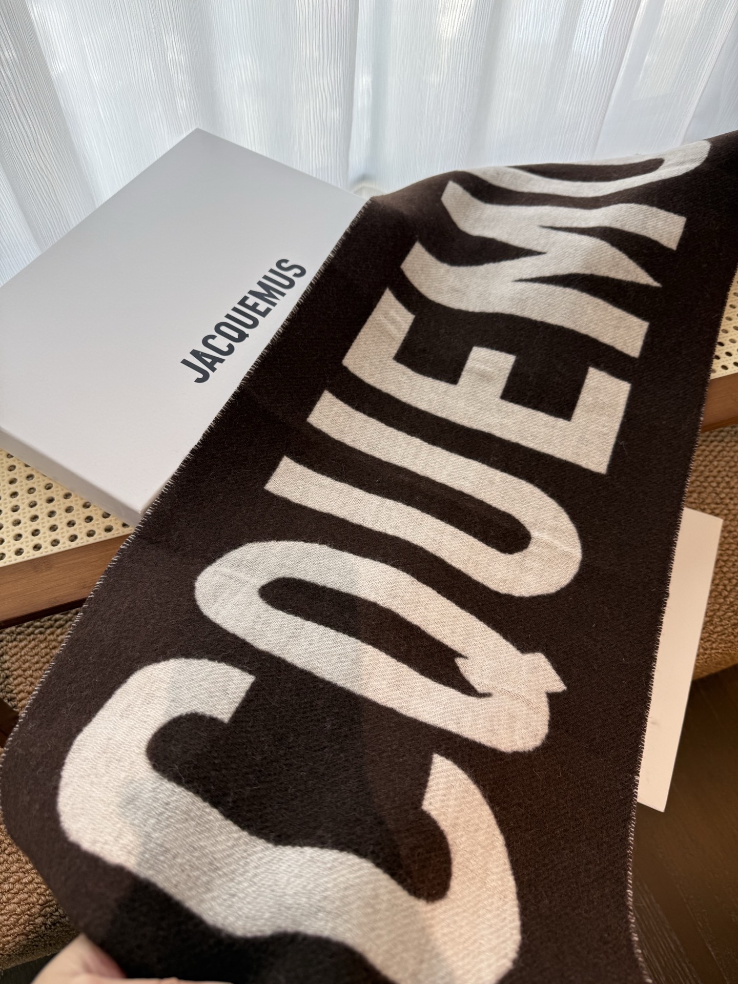 PJacquemus 双面围巾❗今年真的被疯狂种草 今年冬天就非宠这条 好看的要疯掉了，太有型太有魅力了