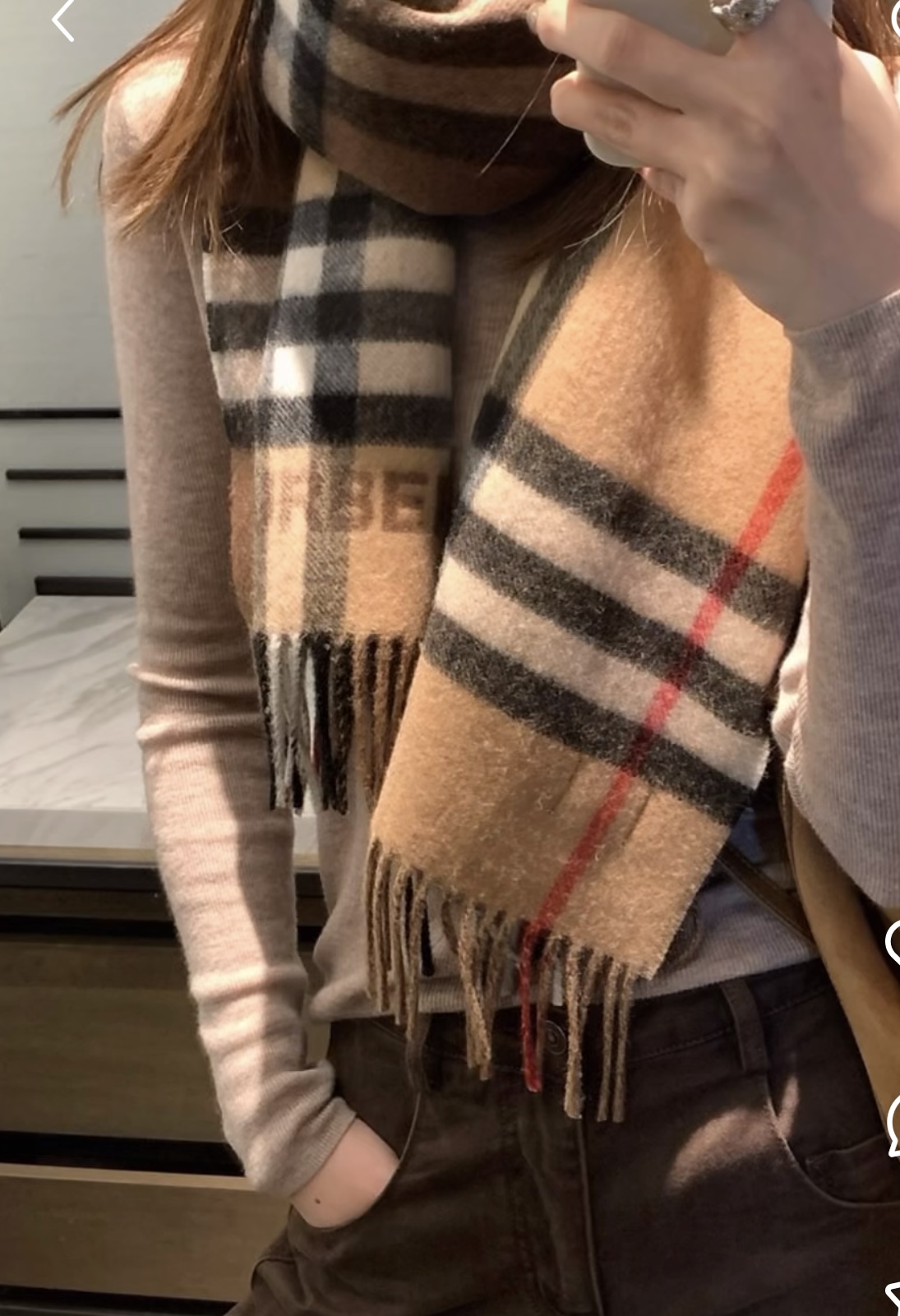 NO:678217,Burberry patchwork model, size 168x30cm, classic plaid contrasting colors are particularly beautiful, not picky at all, and the details are in place!  Unisex style!  .high version scarf,high version scarf,burberry19860909巴宝莉拼接款 尺寸168x30cm  经典格纹撞色特别好看,完全不挑人,细节到位！男女通用款！.高版本围巾,高版本围巾,burberry,scarf