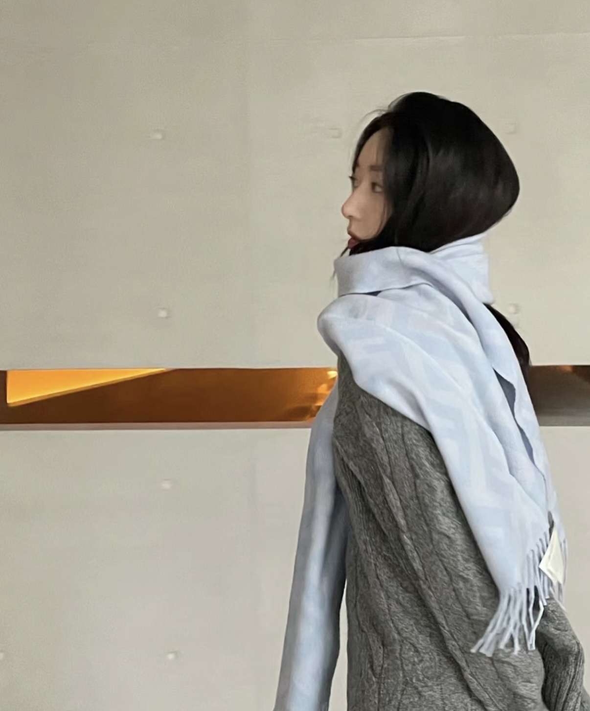 NO:678211,F family’s new color, new color and clean temperament. If you like it, don’t miss it [Love]. Excellent reputation. If you like Jimei, please message me privately [Rose]. High version scarf, high version scarf, fendi19860909F家新色,新色气质干净 喜欢别错过[爱心] 口碑极佳 喜欢的集美赶紧私聊我哦[玫瑰].高版本围巾,高版本围巾,fendi,scarf