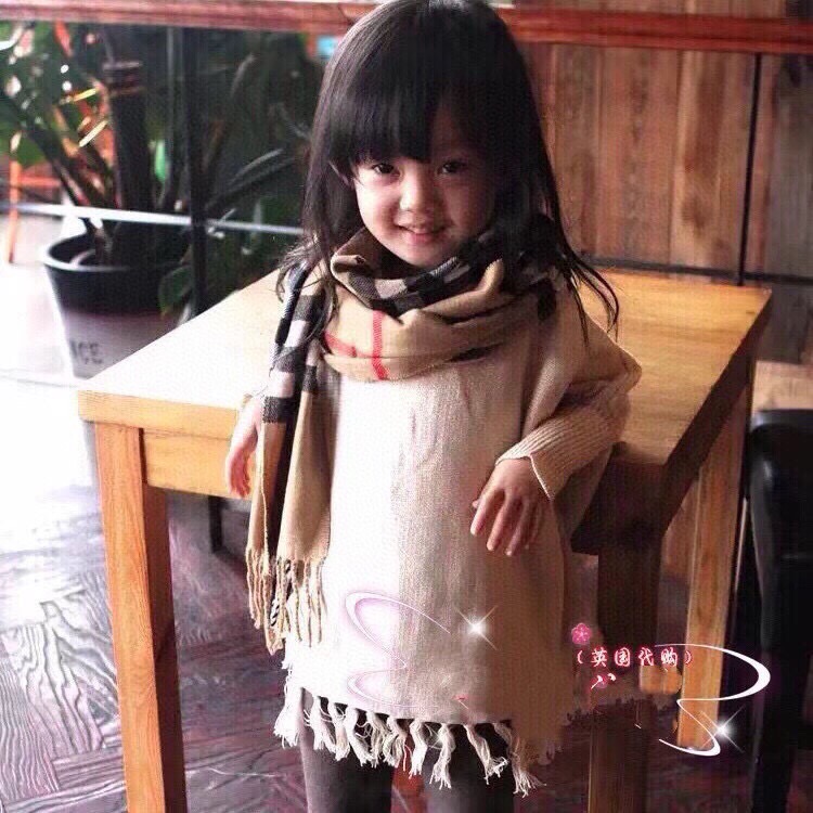 NO:678266,(Children's model) burberry. Classic parent-child model at the counter!  Bajia’s century-old classic small grid!  This price is really worth buying!  Not those scratchy rough imitation wool materials on the market!  The quality and feel are first-class. Real photos are presented. If you have the ability, you don’t need to make the pictures look beautiful. The real value lies in the authenticity. Continuous supply all year round. Size: children 22*142 high version scarf, high version scarf, burberry, burberry19860909（儿童款）burberry.专柜经典款亲子款！巴家百年经典小格子！这个价格真的买的是赚到的了！不是市面上那些扎人的糙仿羊毛料！品质手感一流 实拍呈现 有实力不需要把图片拍的多么美丽 贵在真实 常年不断货 尺寸儿童22*142高版本围巾,高版本围巾,burberry,burberry,scarf