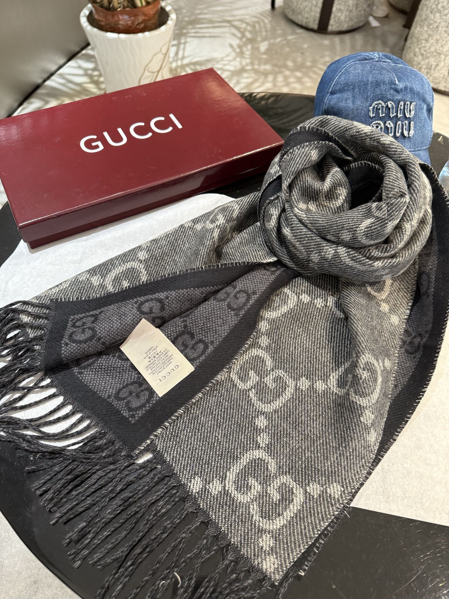 P牛❗️稳稳的“高段位”！时髦过冬！！Gucci秋冬新款提花双面围巾！高端奢华，非常重工的双面老花设计，正反两面都采用G