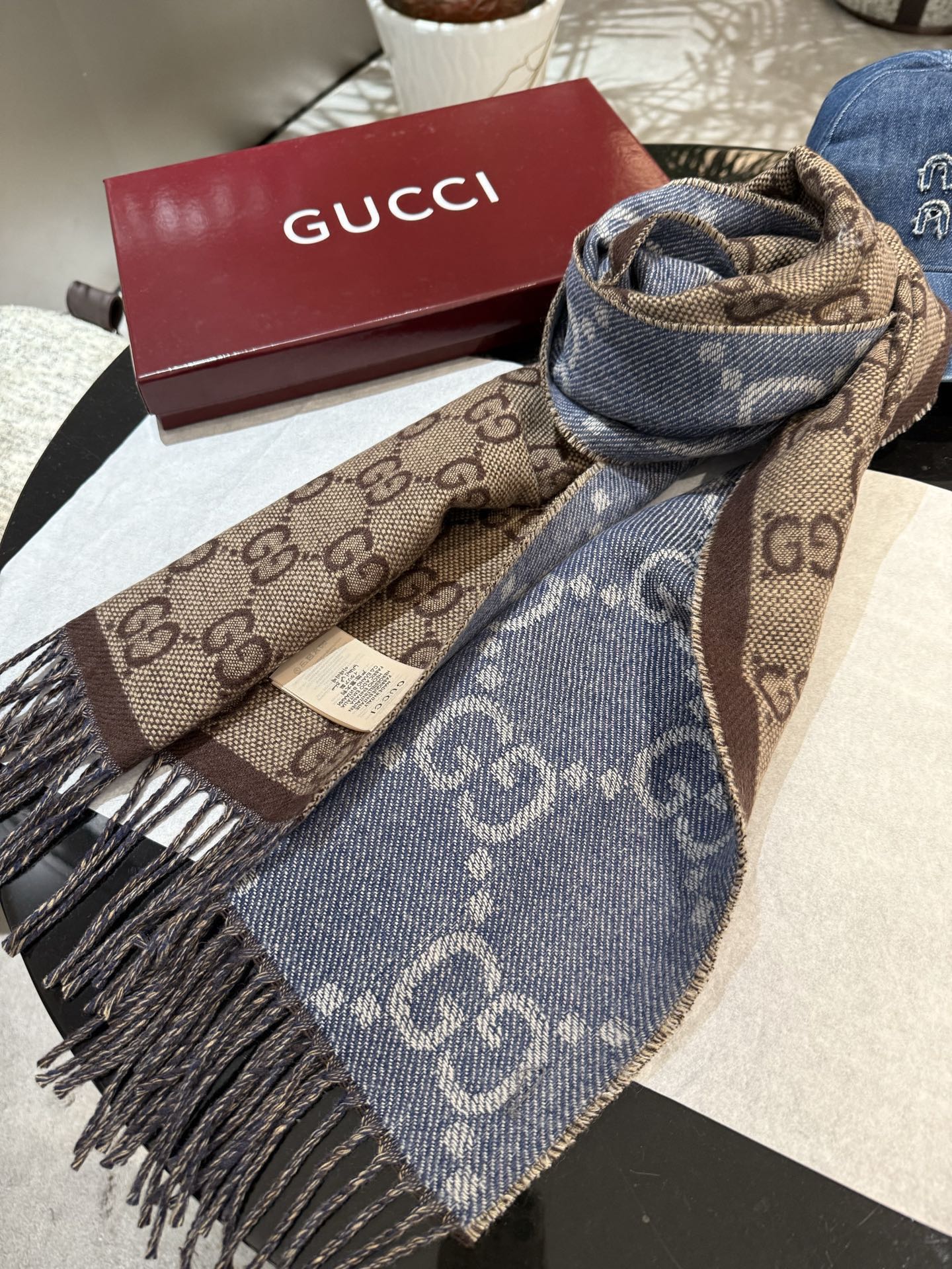 P牛❗️稳稳的“高段位”！时髦过冬！！Gucci秋冬新款提花双面围巾！高端奢华，非常重工的双面老花设计，正反两面都采用G