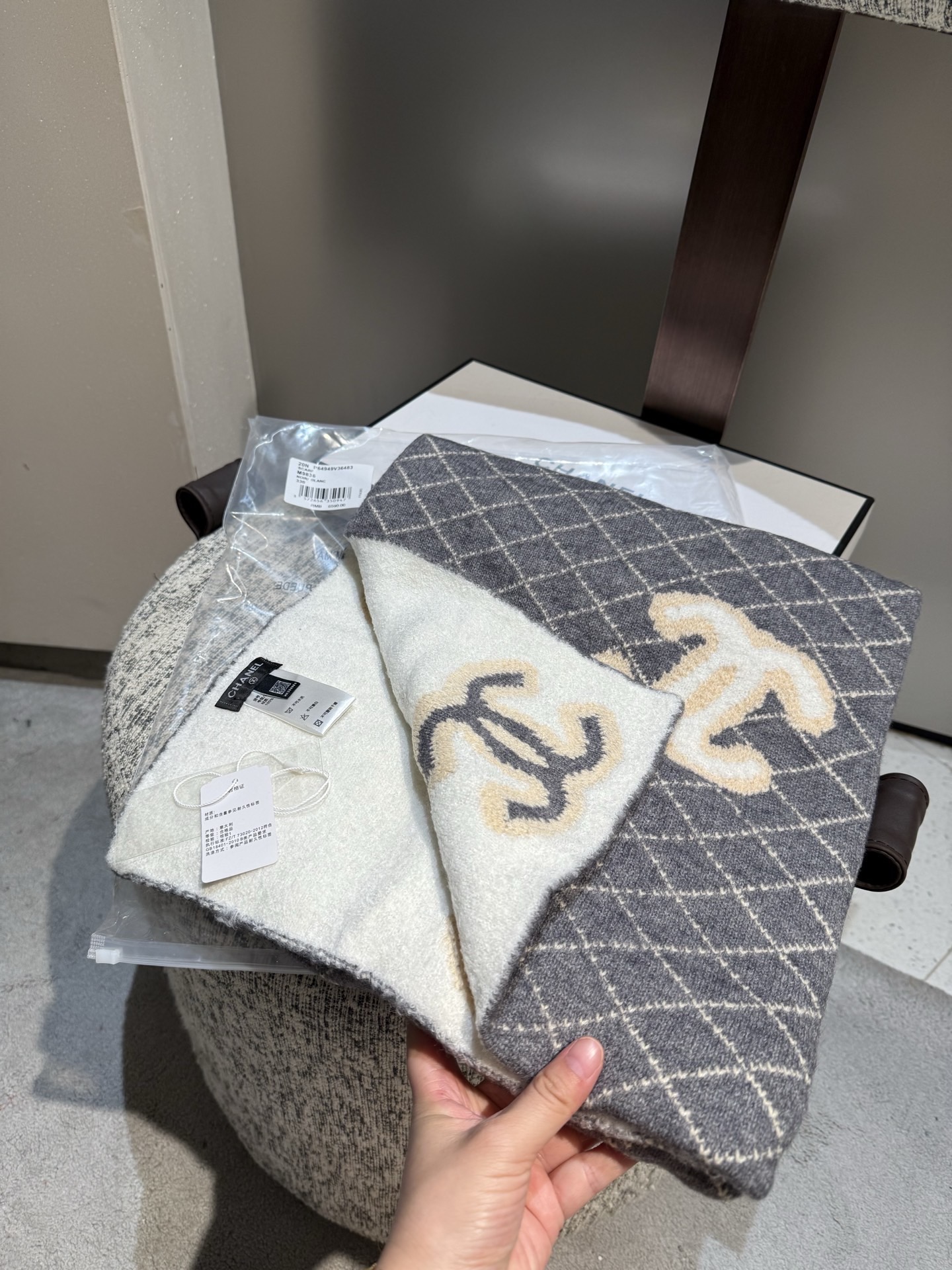 🆕 🆕 P高版本来啦👍👍升级款啦（质量升级，尺寸加宽）👍👍香奈儿专柜新款【小香刺绣披肩】💖💖美翻了[流泪]御用殿堂级极品