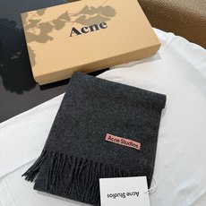 P我只能说不是所有的纯色围巾都叫Acne‼️瑞典Acne Studios APolo幼羊羔毛重磅纯色披肩/围巾‼️家喻户 P我只能说不是所有的纯色围巾都叫Acne‼️瑞典Acne Studios APolo幼羊羔毛重磅纯色披肩/围巾‼️家喻户