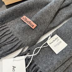 P我只能说不是所有的纯色围巾都叫Acne‼️瑞典Acne Studios APolo幼羊羔毛重磅纯色披肩/围巾‼️家喻户 P我只能说不是所有的纯色围巾都叫Acne‼️瑞典Acne Studios APolo幼羊羔毛重磅纯色披肩/围巾‼️家喻户