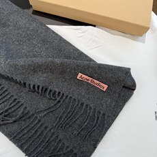 P我只能说不是所有的纯色围巾都叫Acne‼️瑞典Acne Studios APolo幼羊羔毛重磅纯色披肩/围巾‼️家喻户 P我只能说不是所有的纯色围巾都叫Acne‼️瑞典Acne Studios APolo幼羊羔毛重磅纯色披肩/围巾‼️家喻户