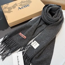 P我只能说不是所有的纯色围巾都叫Acne‼️瑞典Acne Studios APolo幼羊羔毛重磅纯色披肩/围巾‼️家喻户 P我只能说不是所有的纯色围巾都叫Acne‼️瑞典Acne Studios APolo幼羊羔毛重磅纯色披肩/围巾‼️家喻户