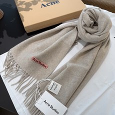 P我只能说不是所有的纯色围巾都叫Acne‼️瑞典Acne Studios APolo幼羊羔毛重磅纯色披肩/围巾‼️家喻户 P我只能说不是所有的纯色围巾都叫Acne‼️瑞典Acne Studios APolo幼羊羔毛重磅纯色披肩/围巾‼️家喻户