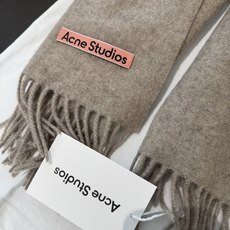 P我只能说不是所有的纯色围巾都叫Acne‼️瑞典Acne Studios APolo幼羊羔毛重磅纯色披肩/围巾‼️家喻户 P我只能说不是所有的纯色围巾都叫Acne‼️瑞典Acne Studios APolo幼羊羔毛重磅纯色披肩/围巾‼️家喻户